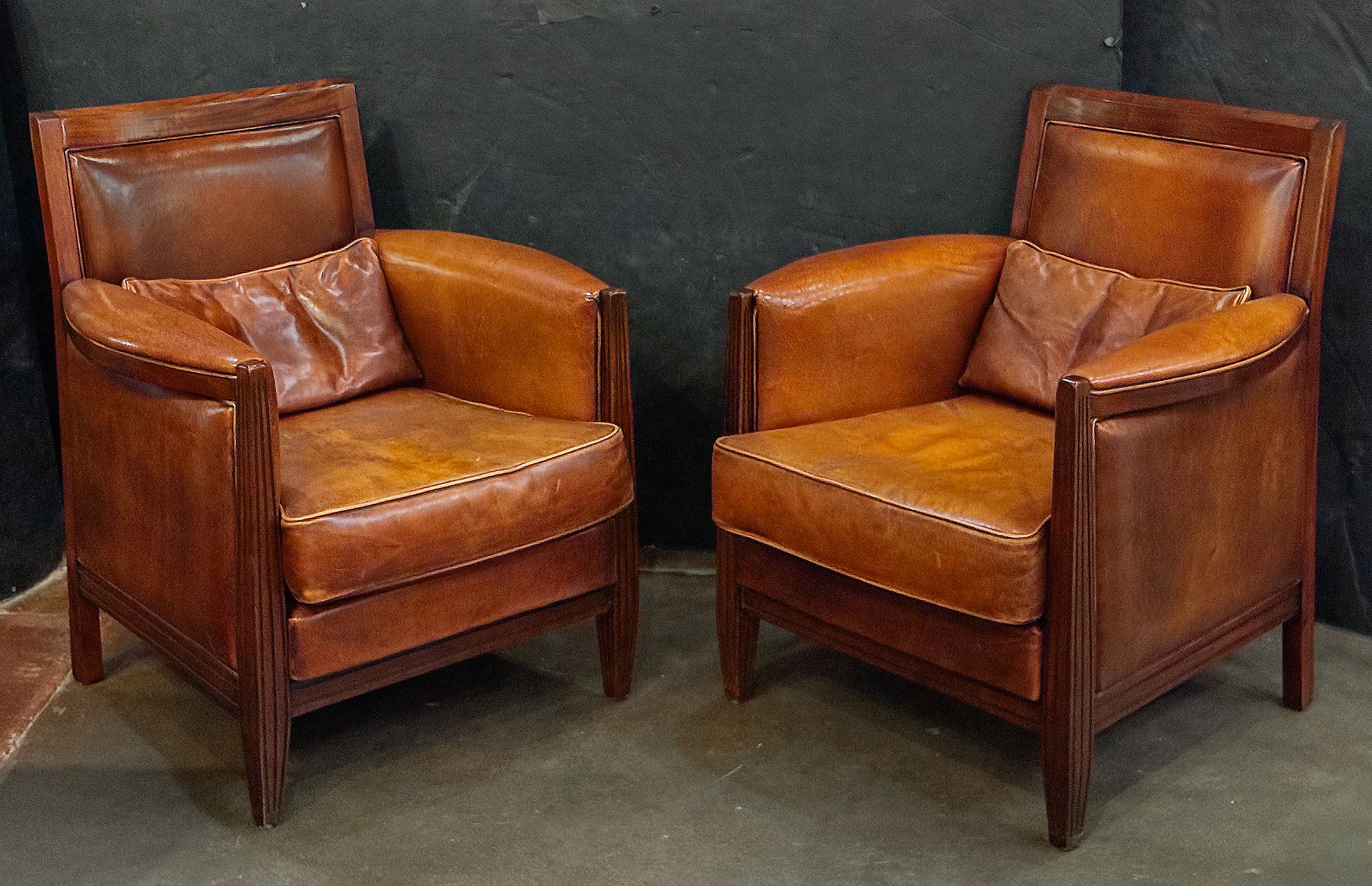 gg254_english_leather_armchair_with_cushion_001