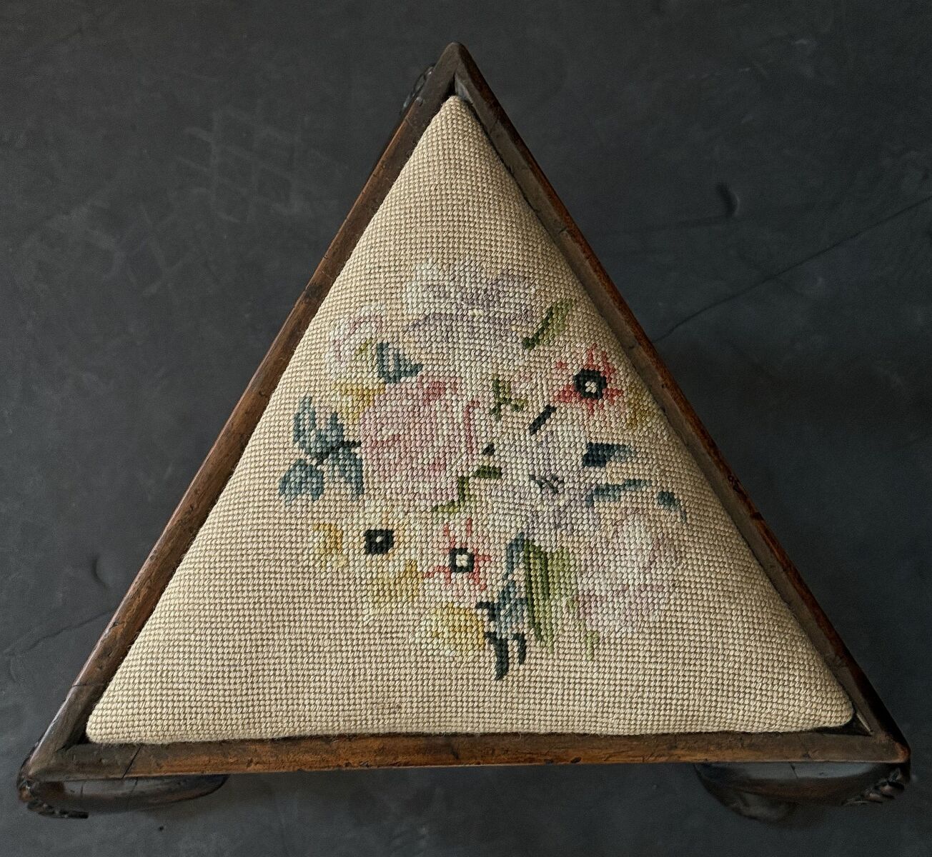 gg265_triangular_stool_10_copy