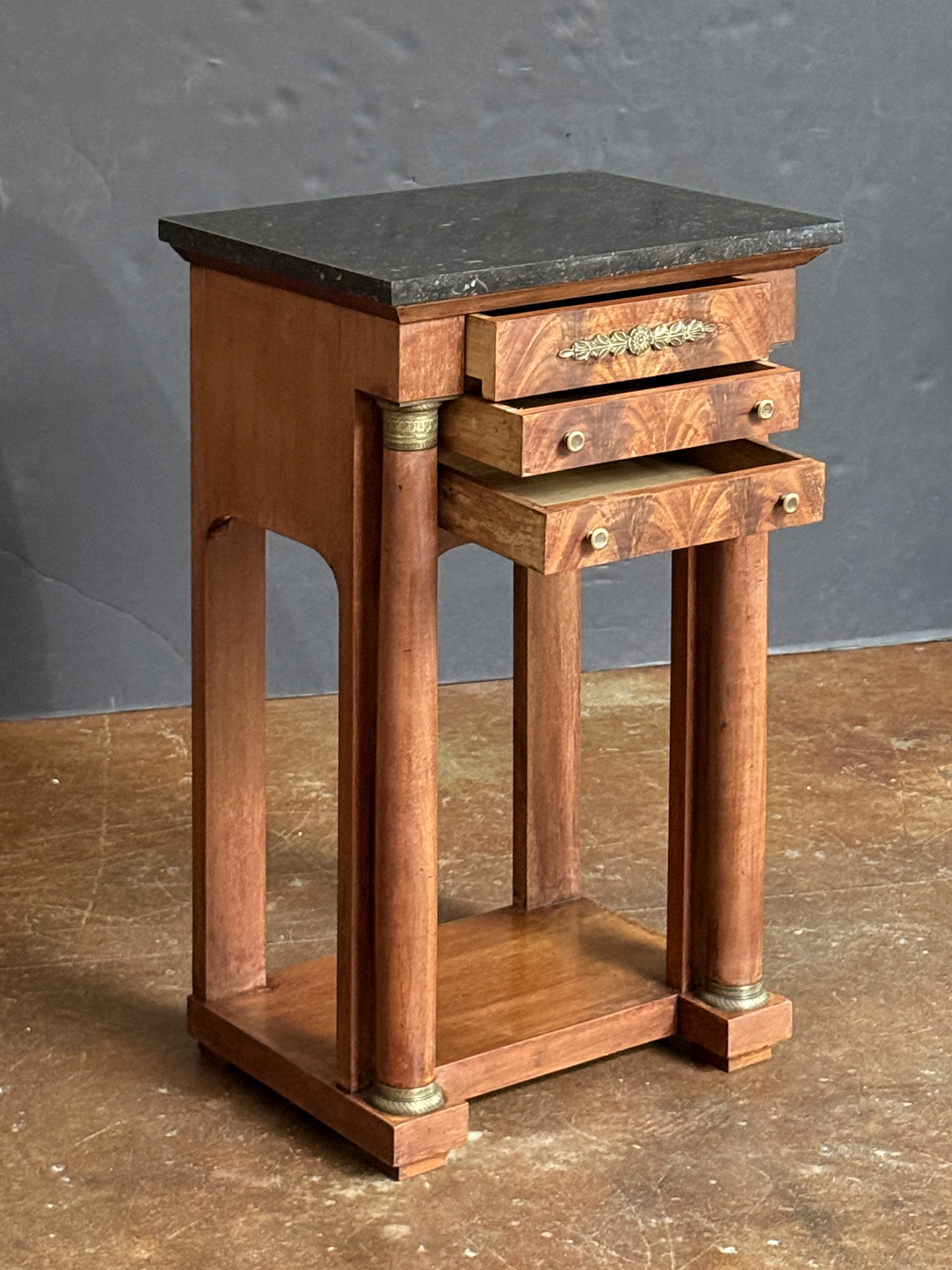 gg306_french_empire_side_table_w_marble_top_2