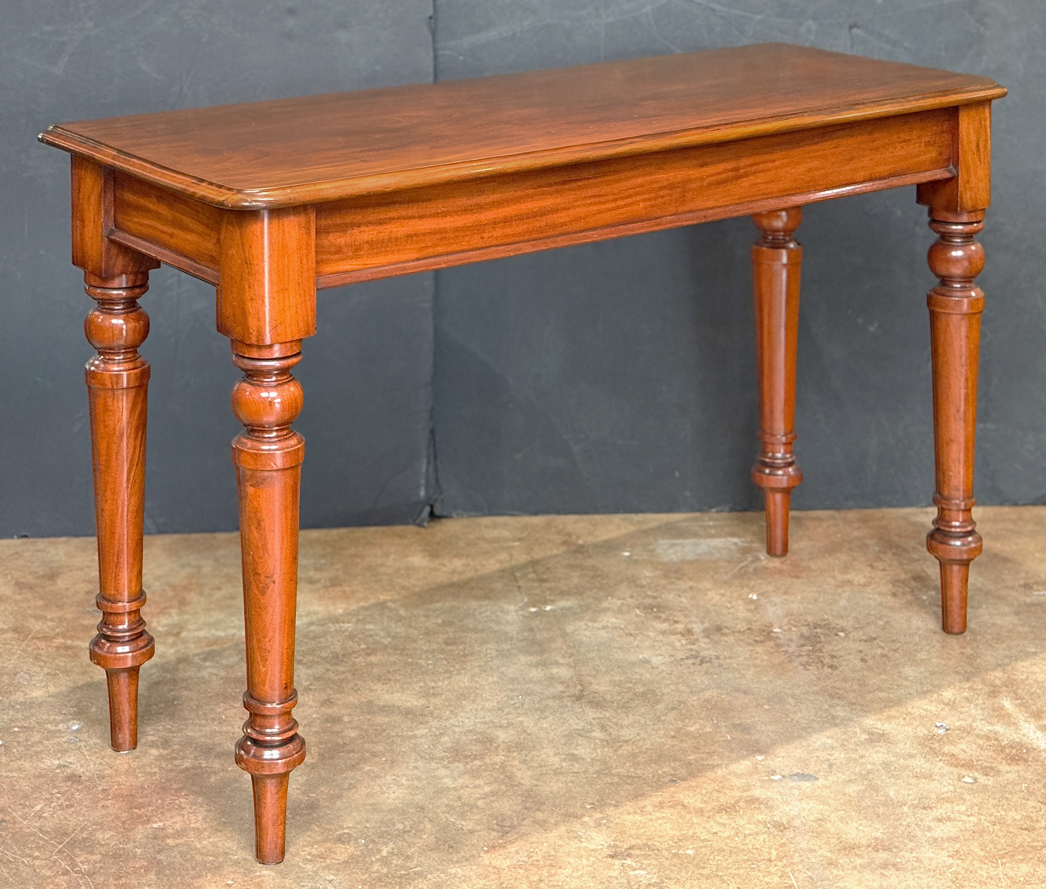 gg501_mahogany_console_001