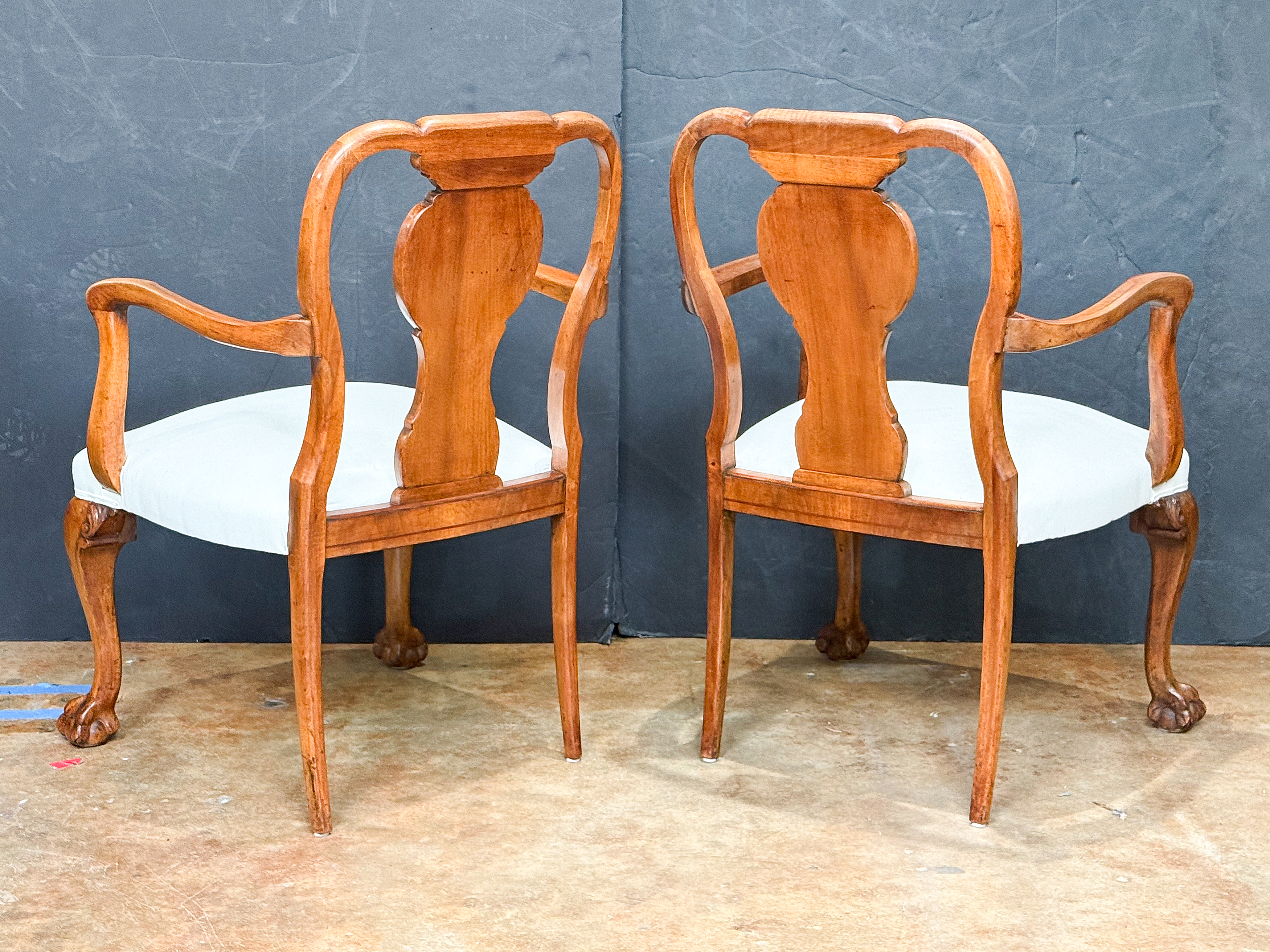 gg506_burl_wood_and_linen_armchairs_011