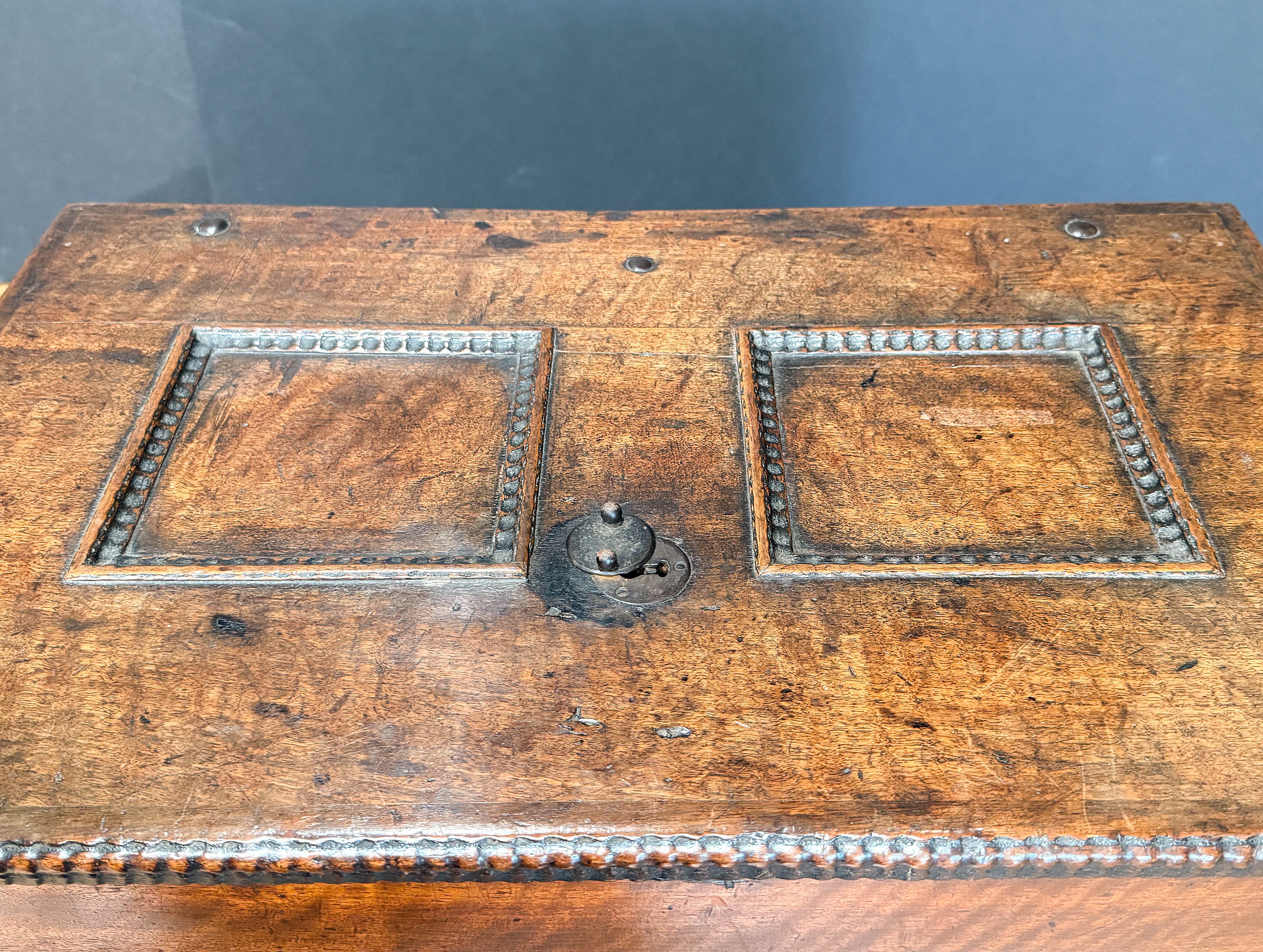 gg554_trunk_on_casters_10