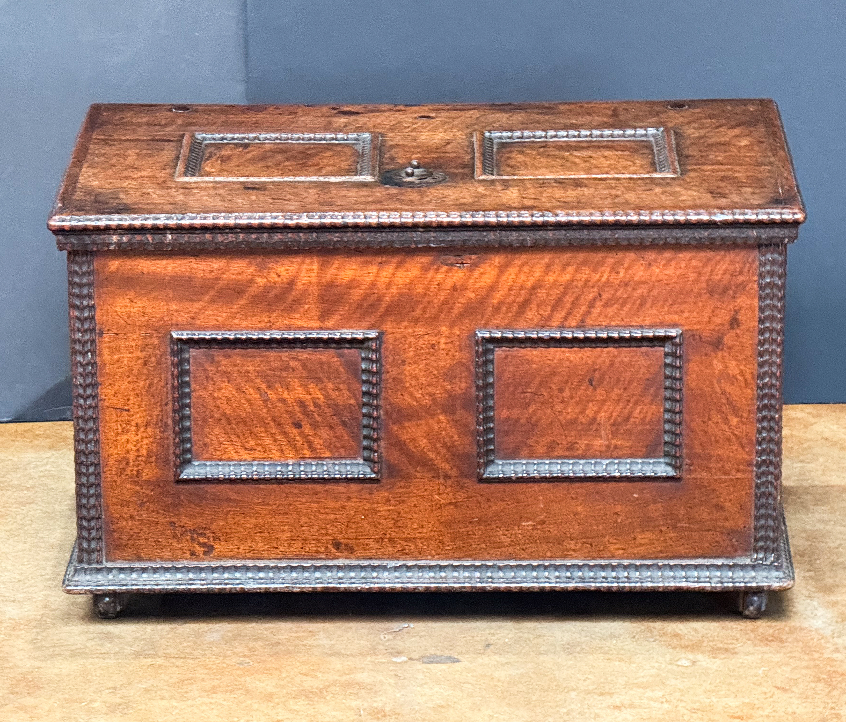 gg554_trunk_on_casters_5