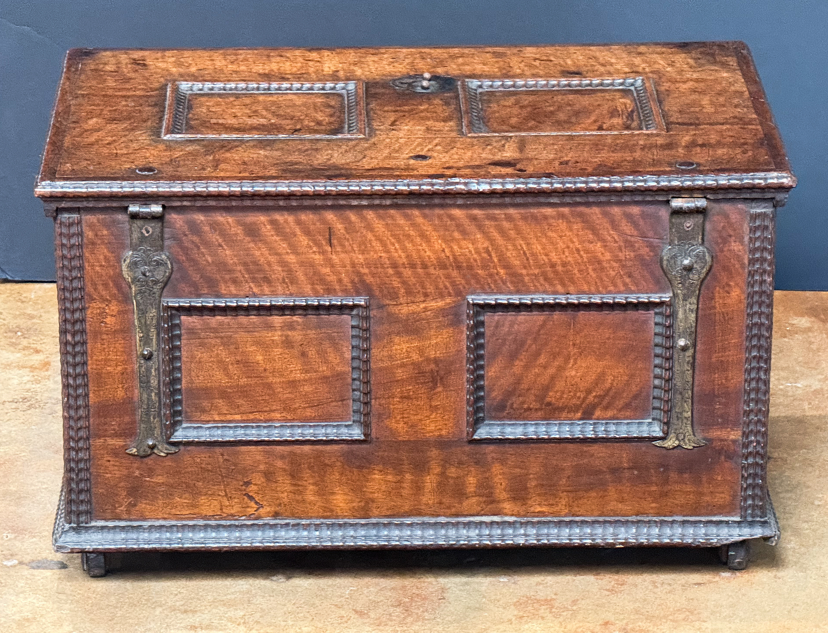 gg554_trunk_on_casters_6