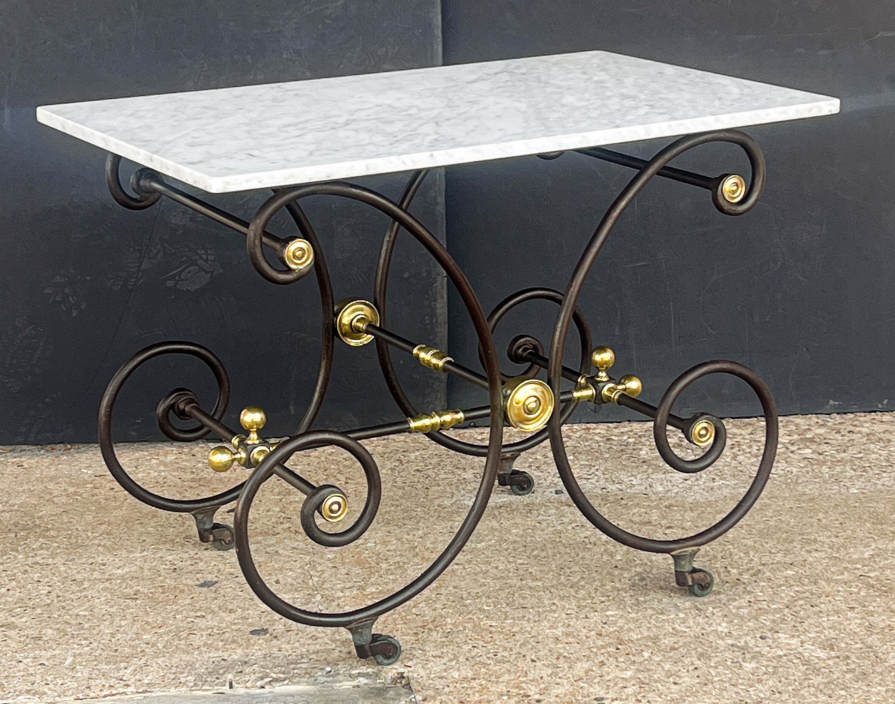 gg623_french_patisserie_table_002