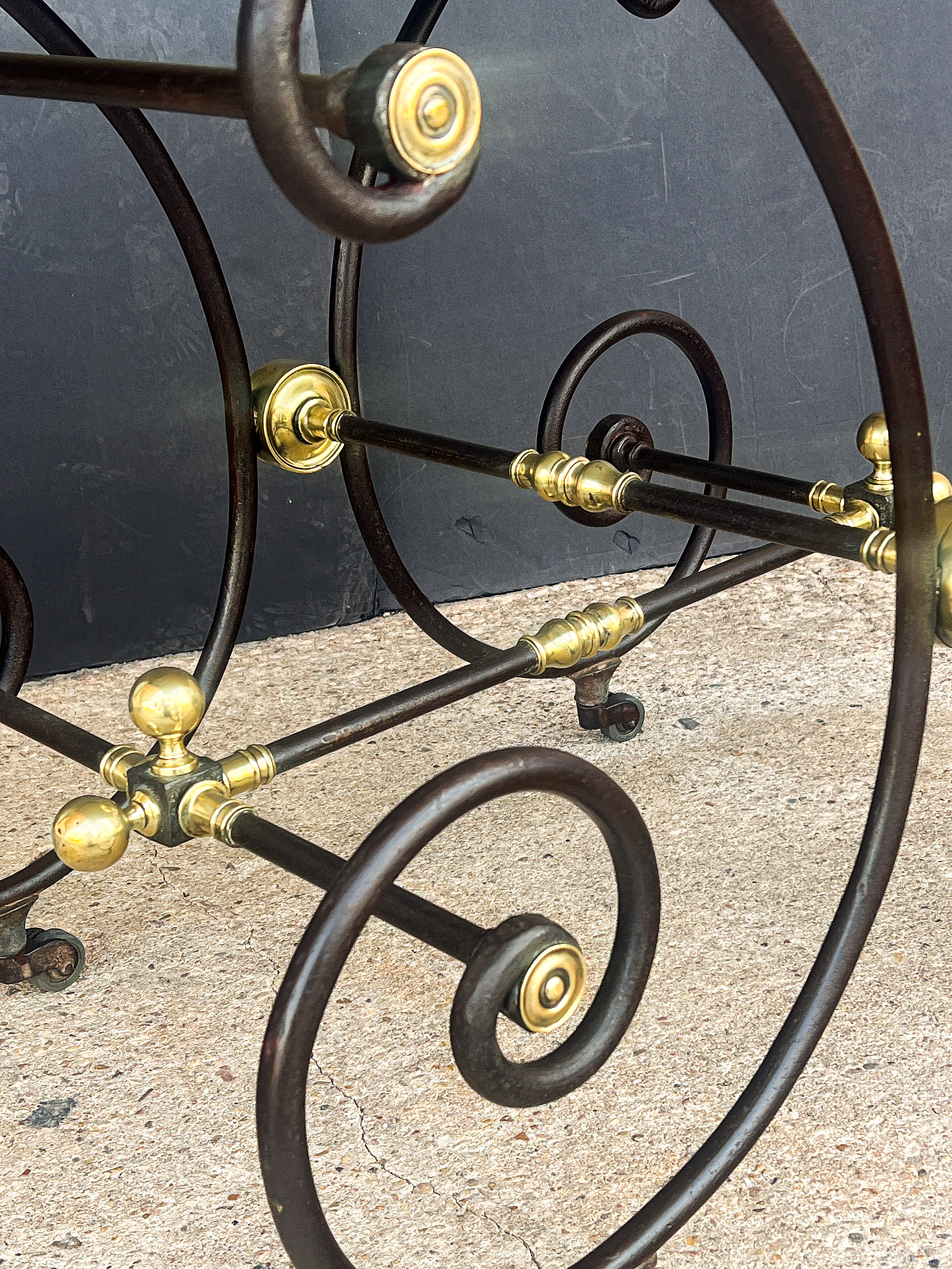 gg623_french_patisserie_table_004