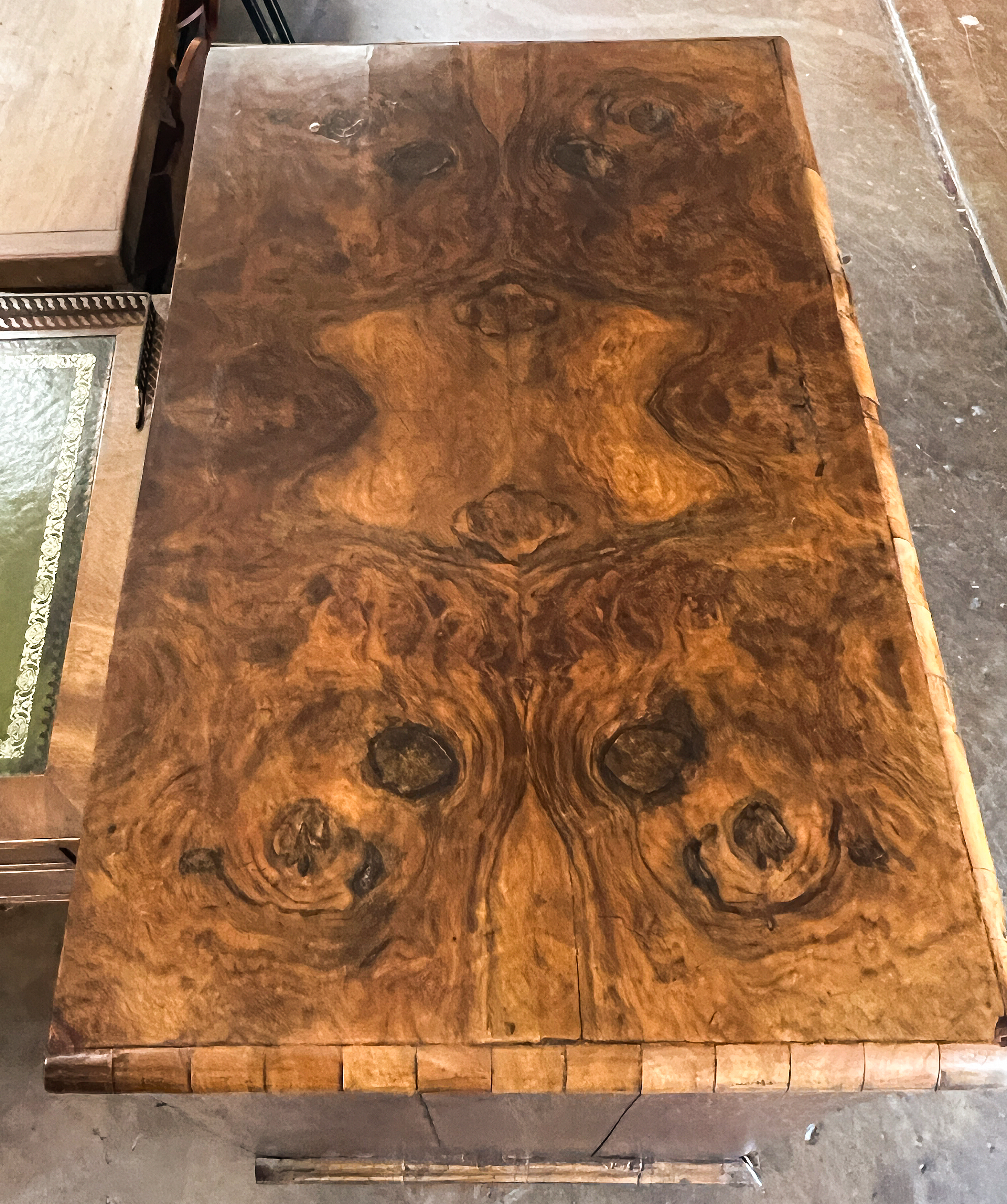 gg640_george_i_chest_of_figured_walnut_012