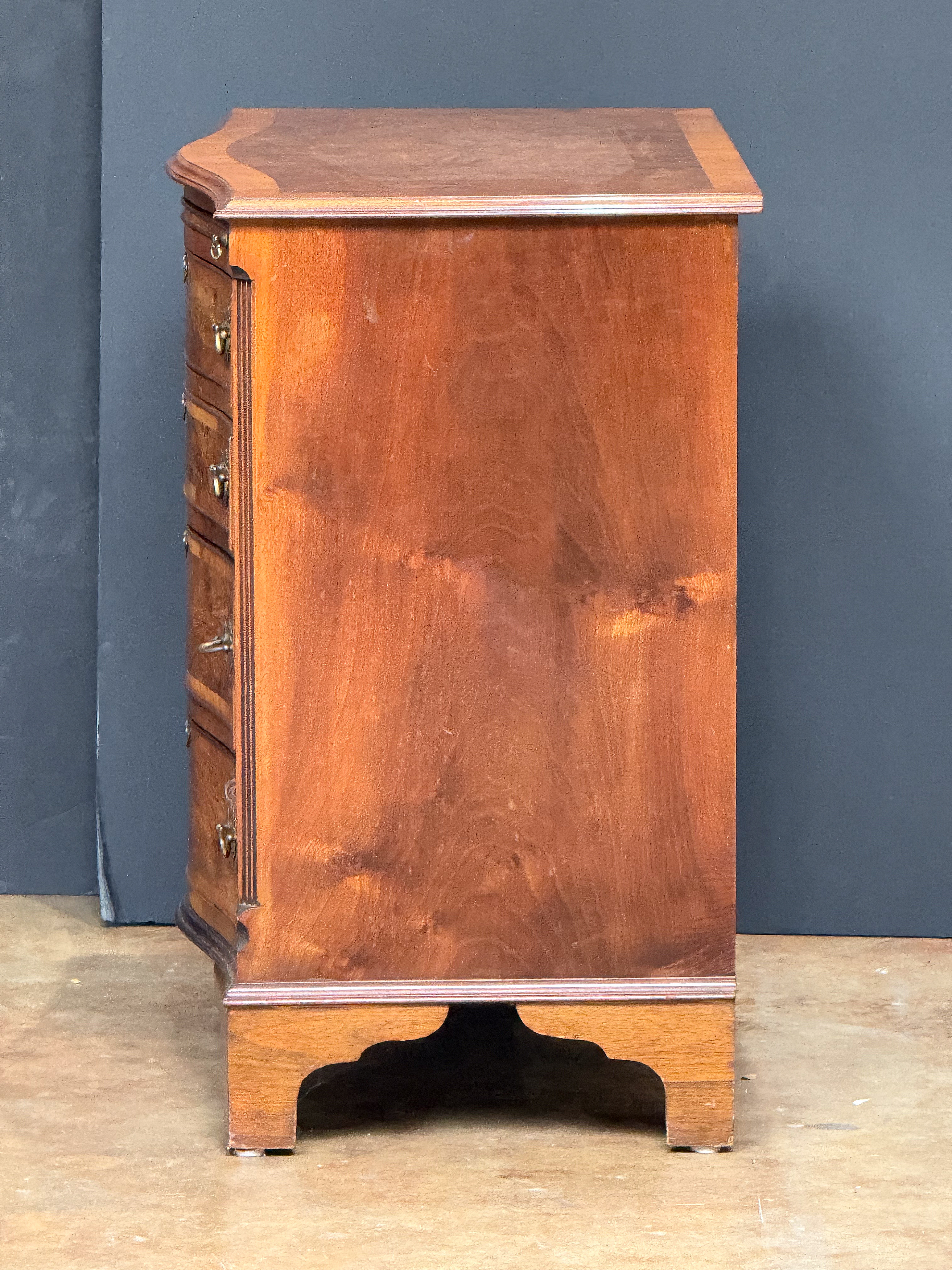 gg678_walnut_bachelor_chest_006
