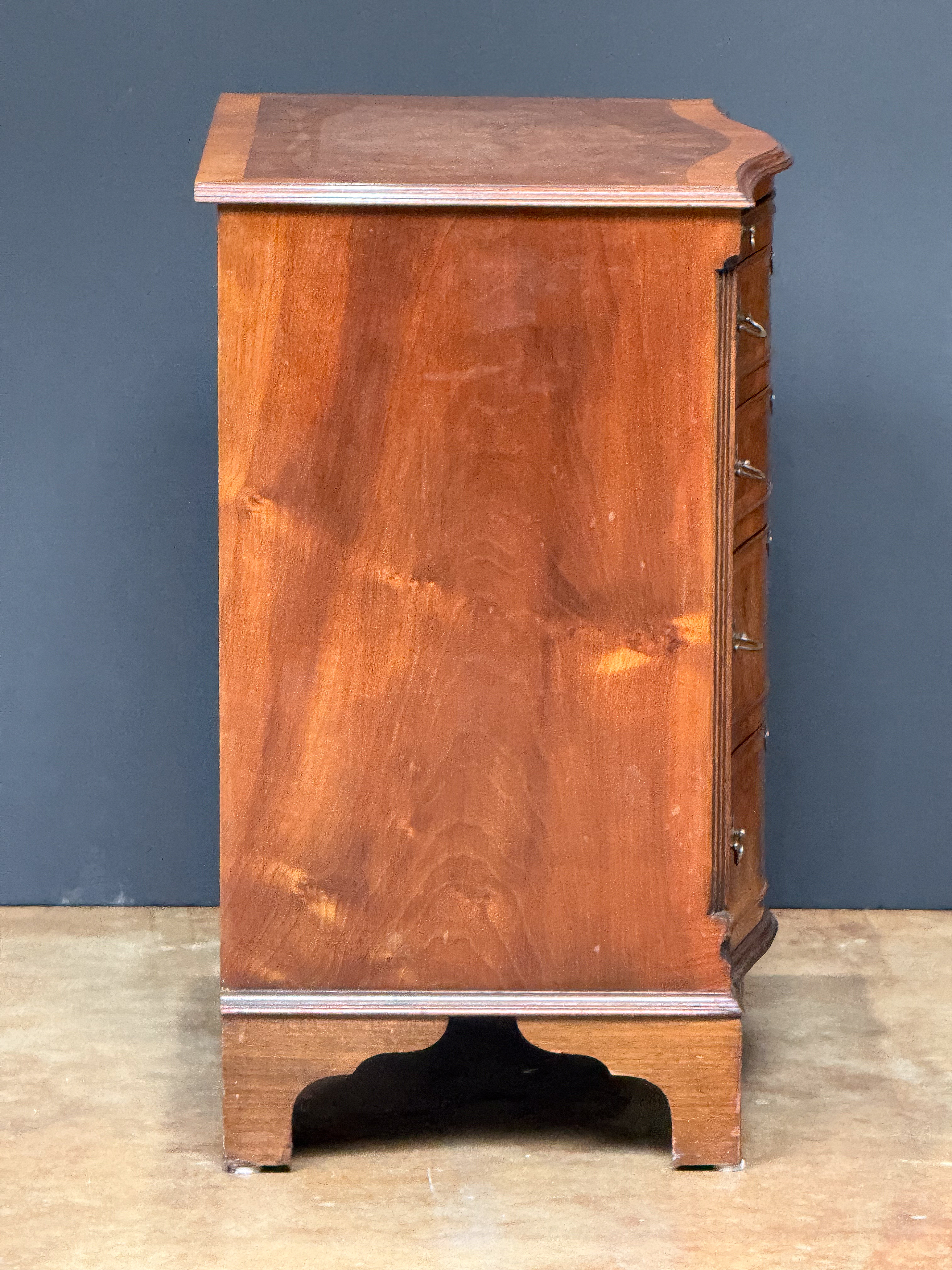 gg678_walnut_bachelor_chest_008