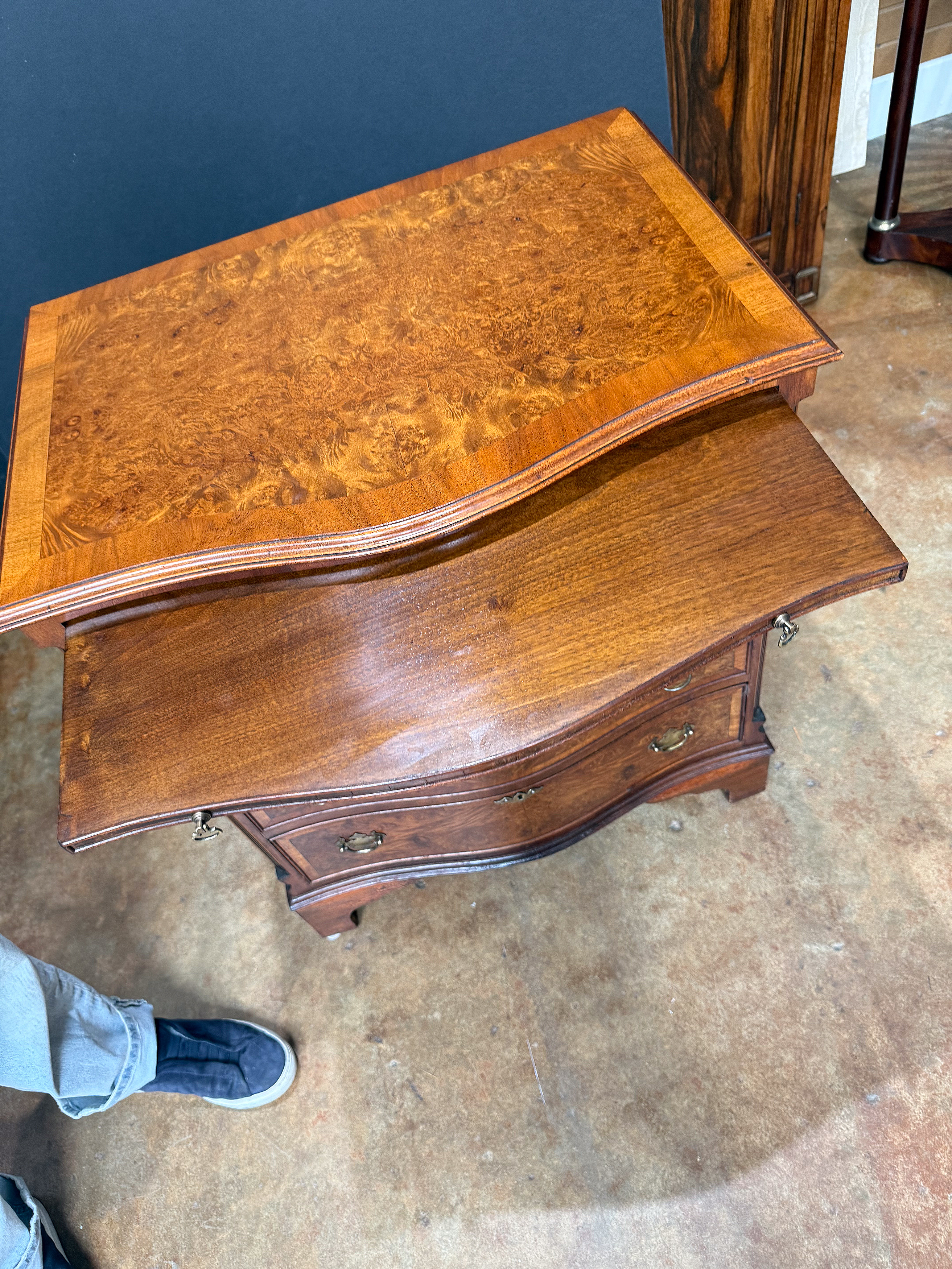 gg678_walnut_bachelor_chest_012