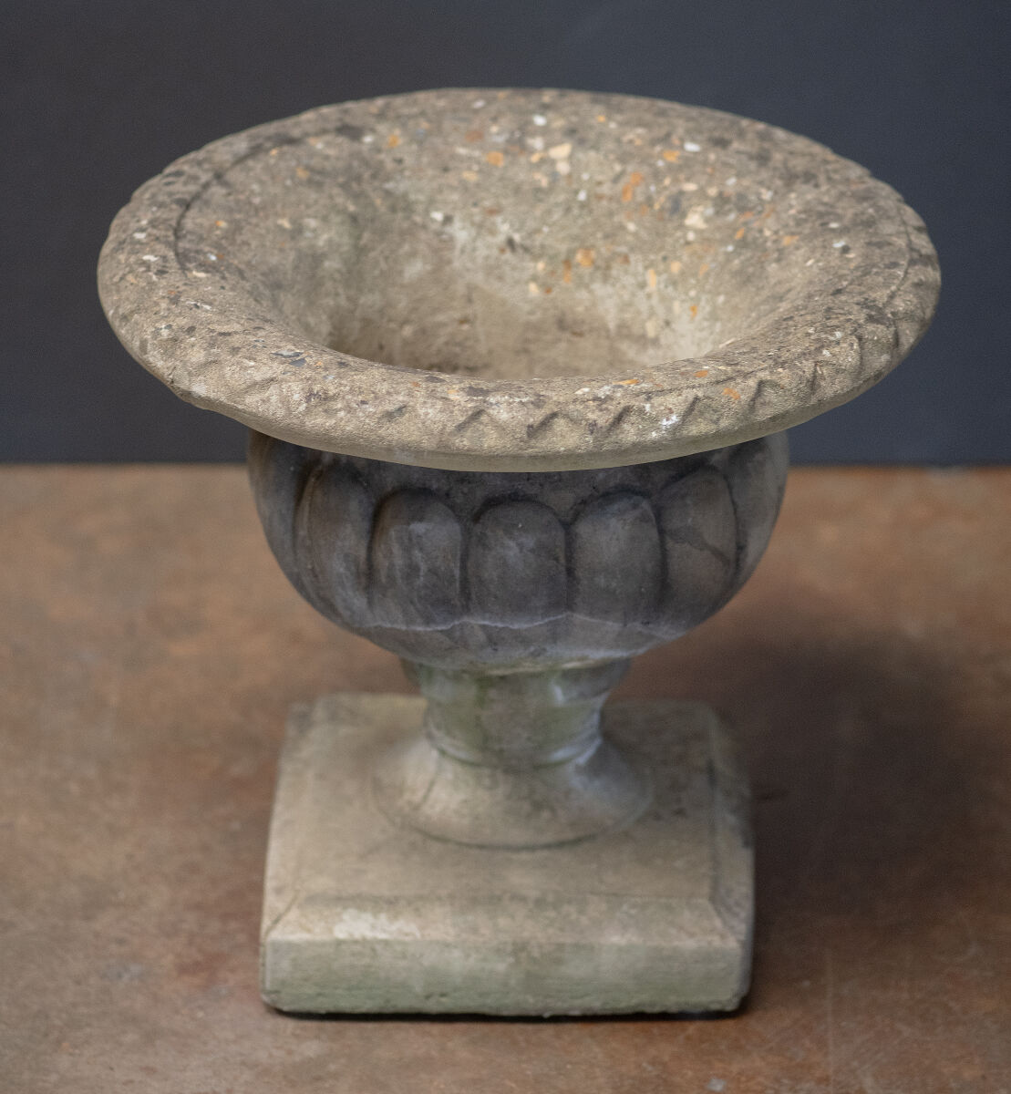 gg688_english_stone_urn_001