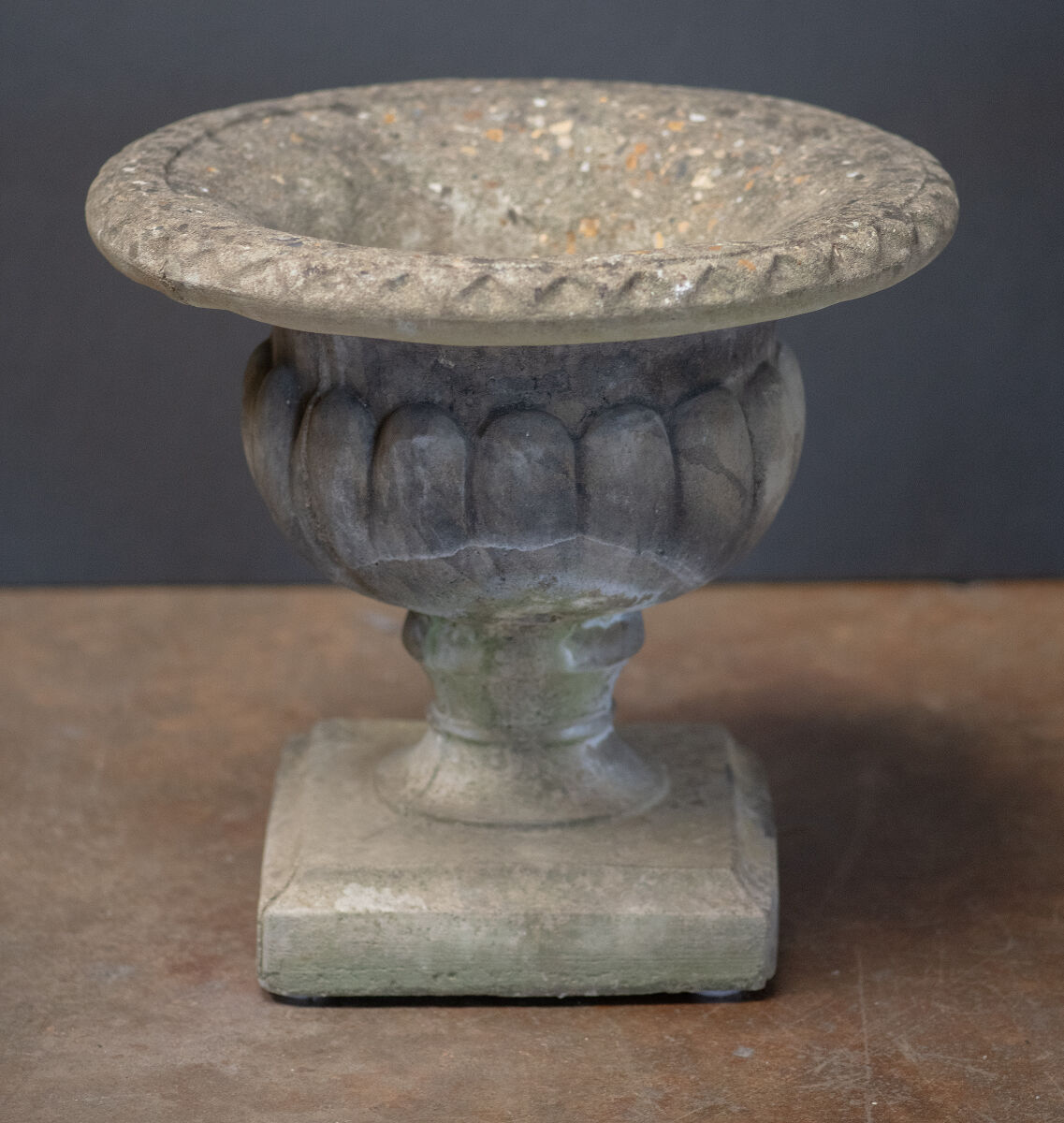 gg688_english_stone_urn_002