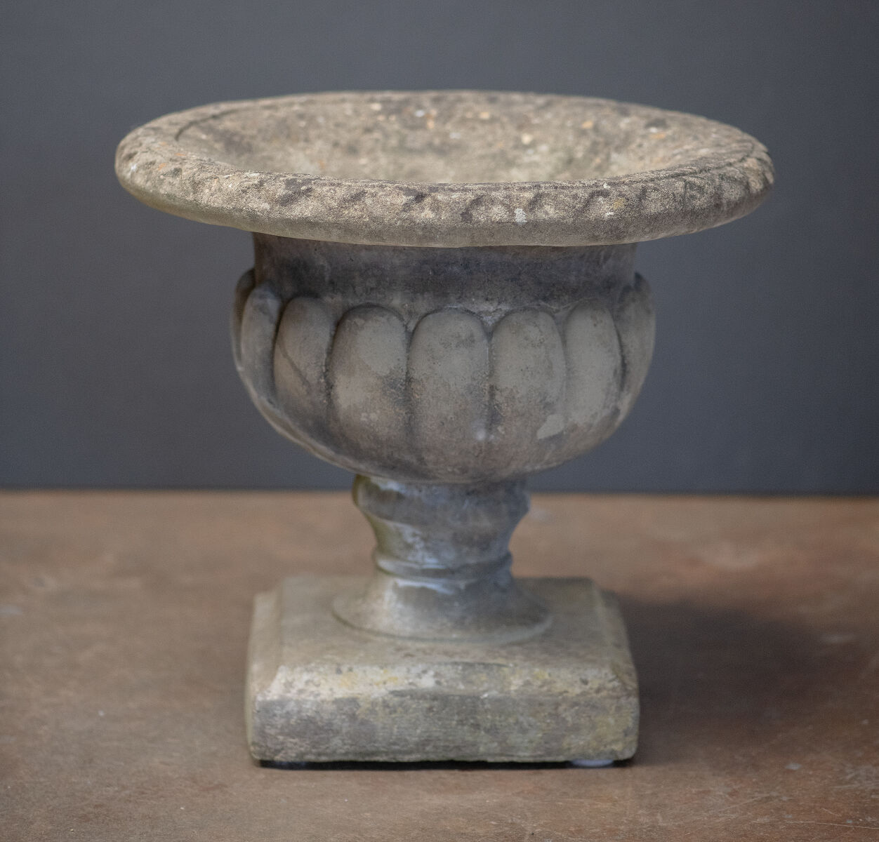 gg688_english_stone_urn_005