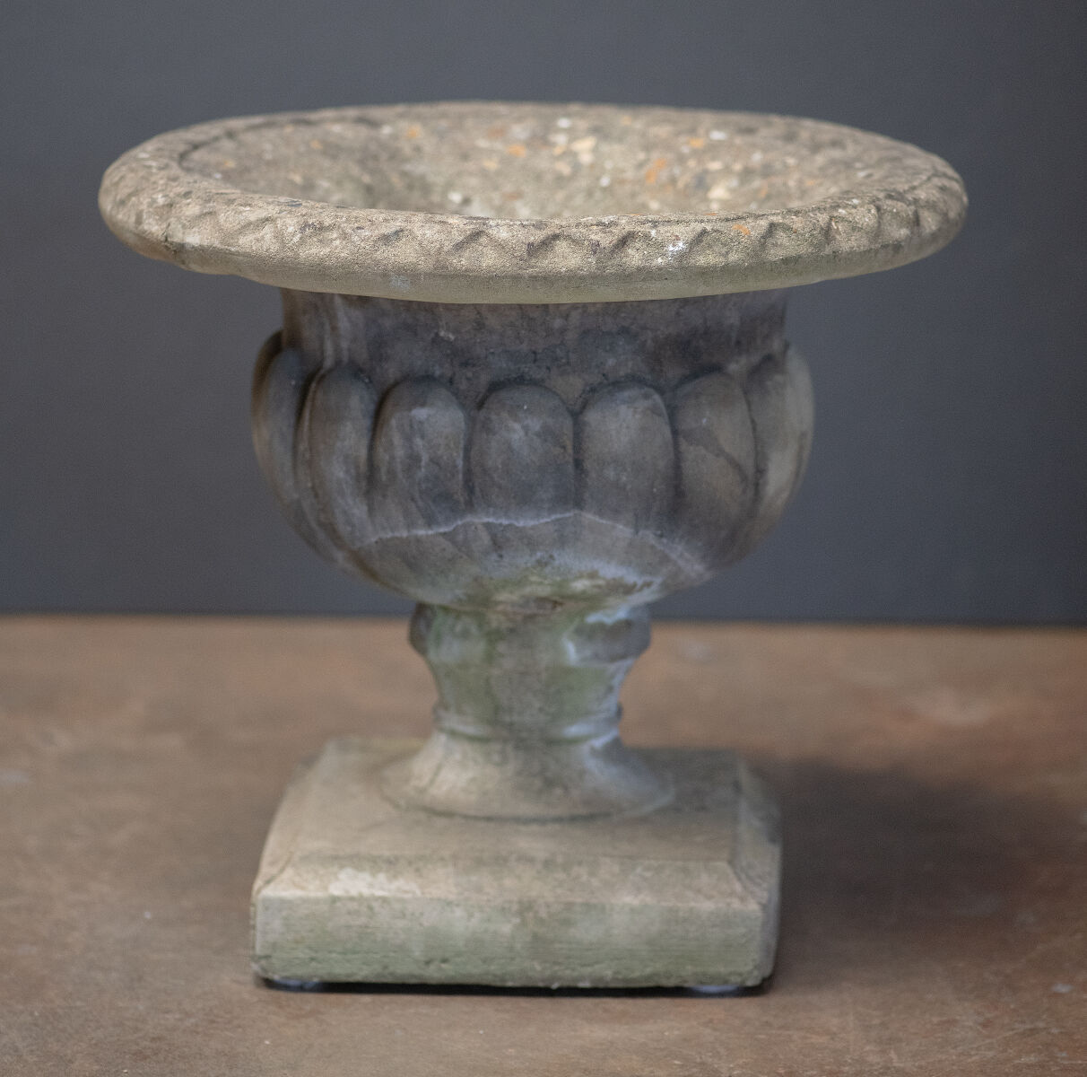 gg688_english_stone_urn_006
