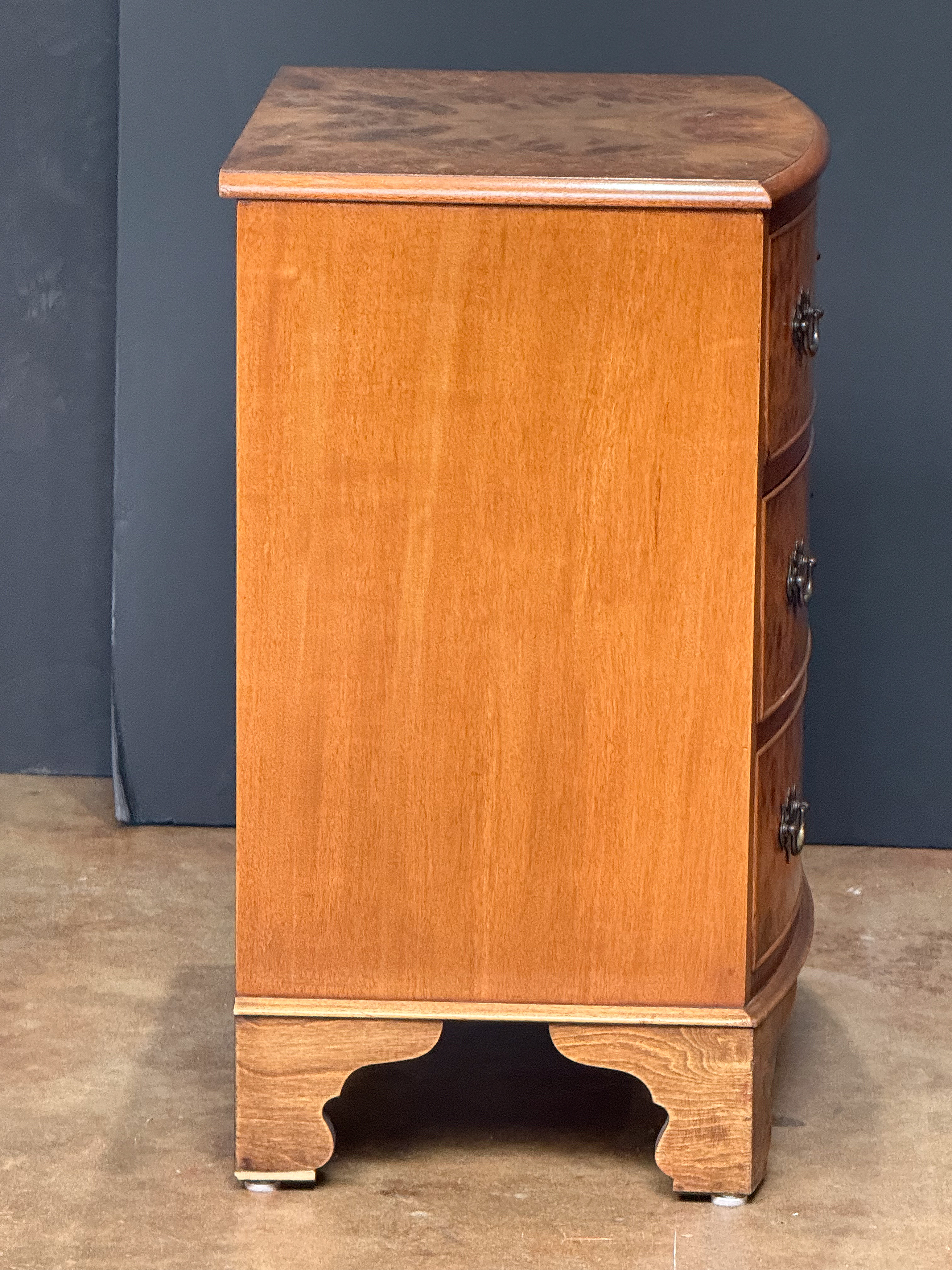 gg696_burr_walnut_chest_of_drawers_007