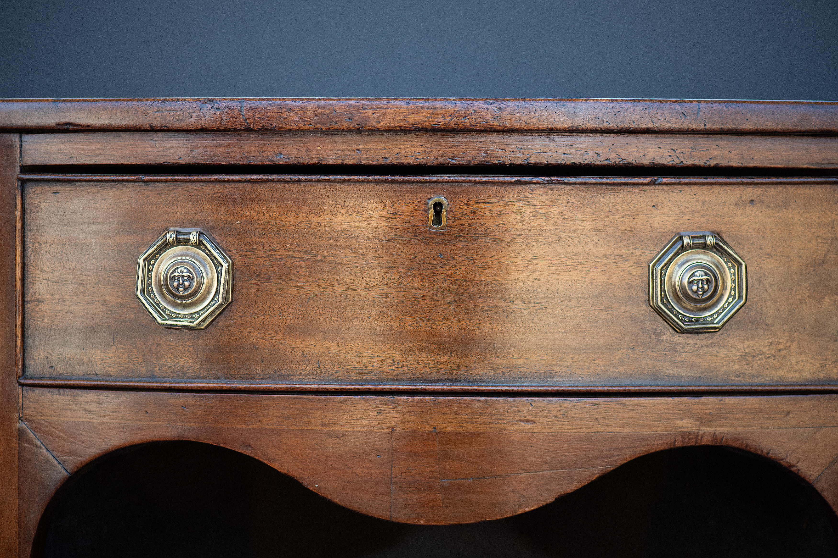 gg700_mahogany_demilune_sideboard_006