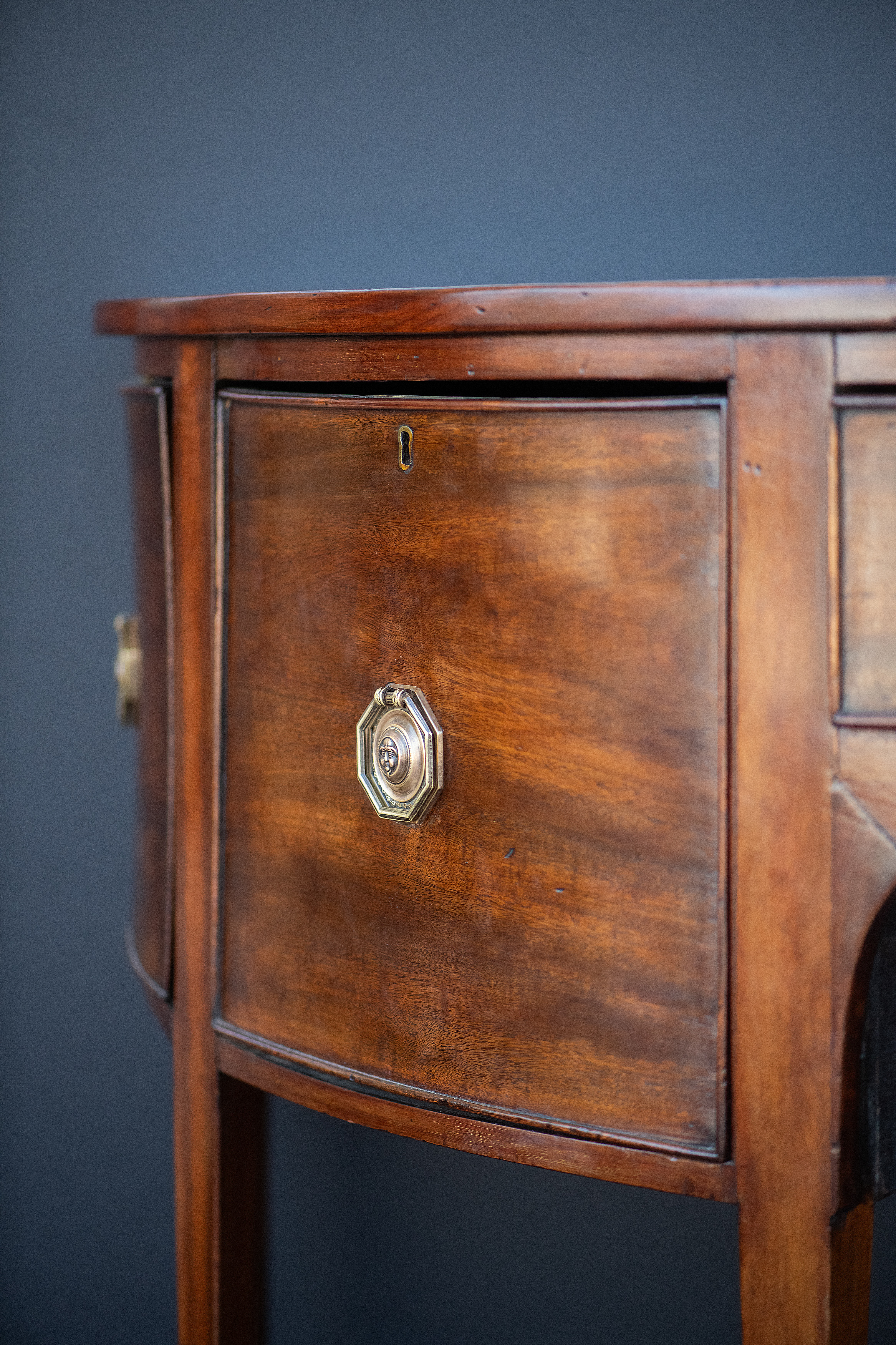 gg700_mahogany_demilune_sideboard_008