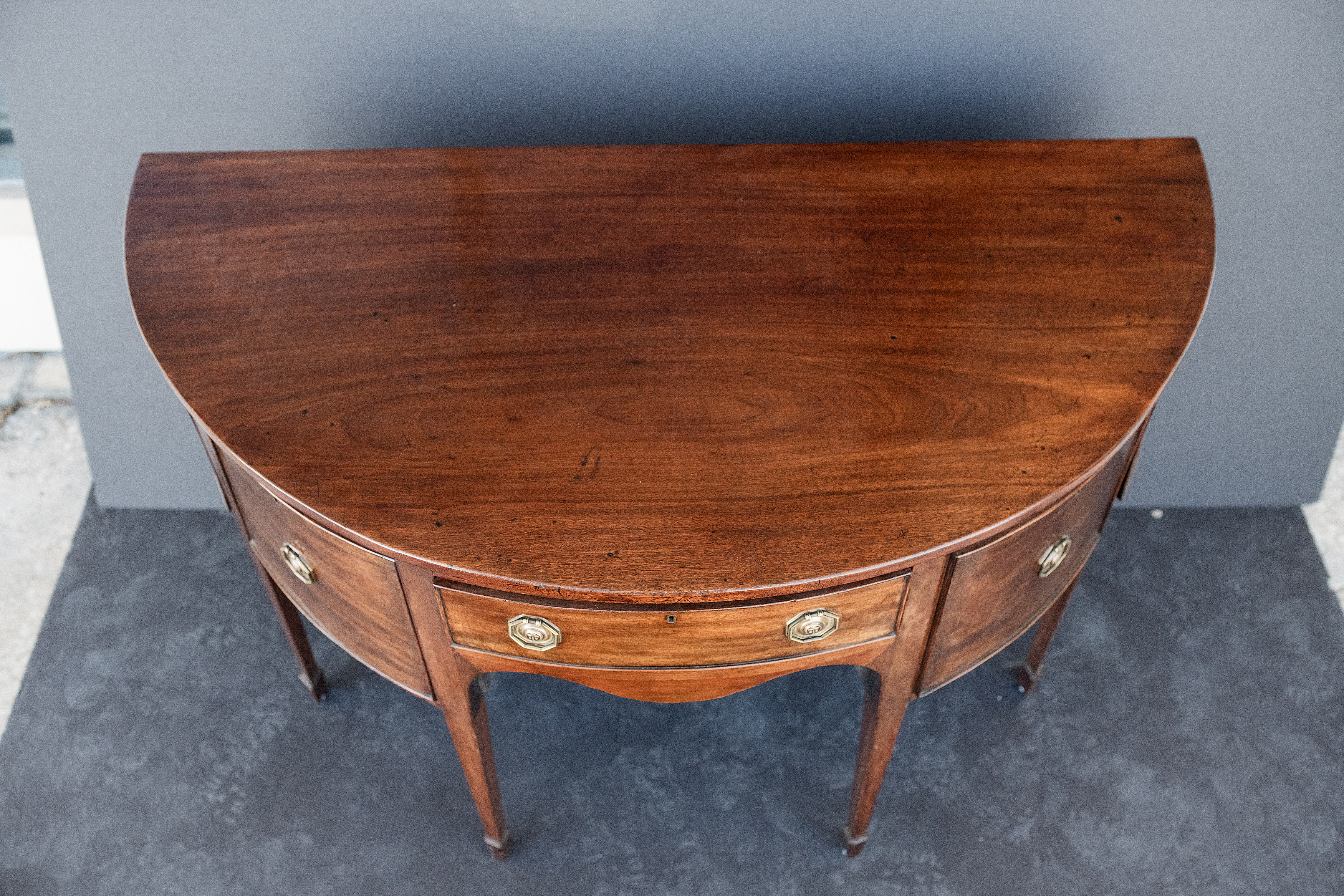 gg700_mahogany_demilune_sideboard_010