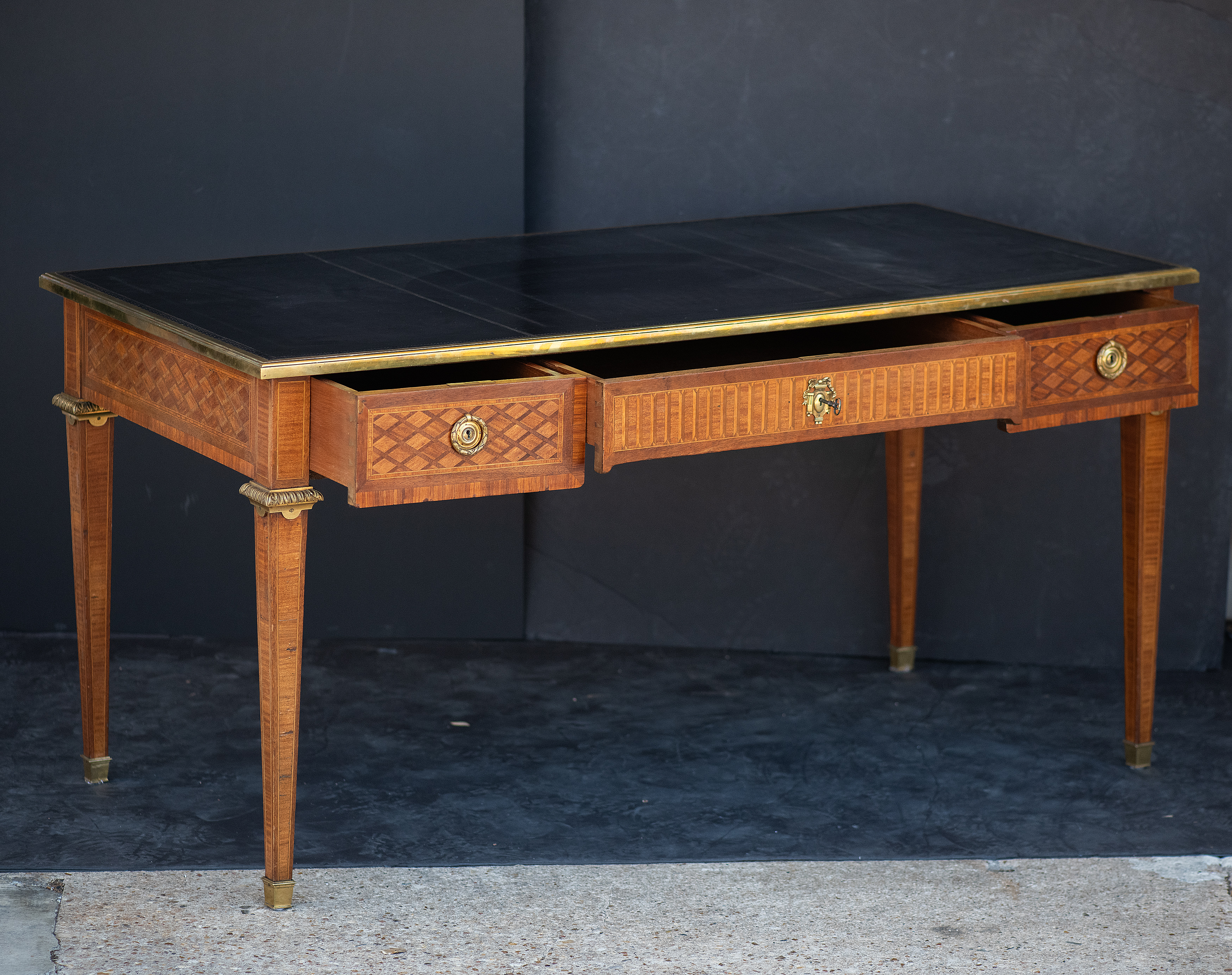gg714_french_writing_table_with_black_leather_top_002