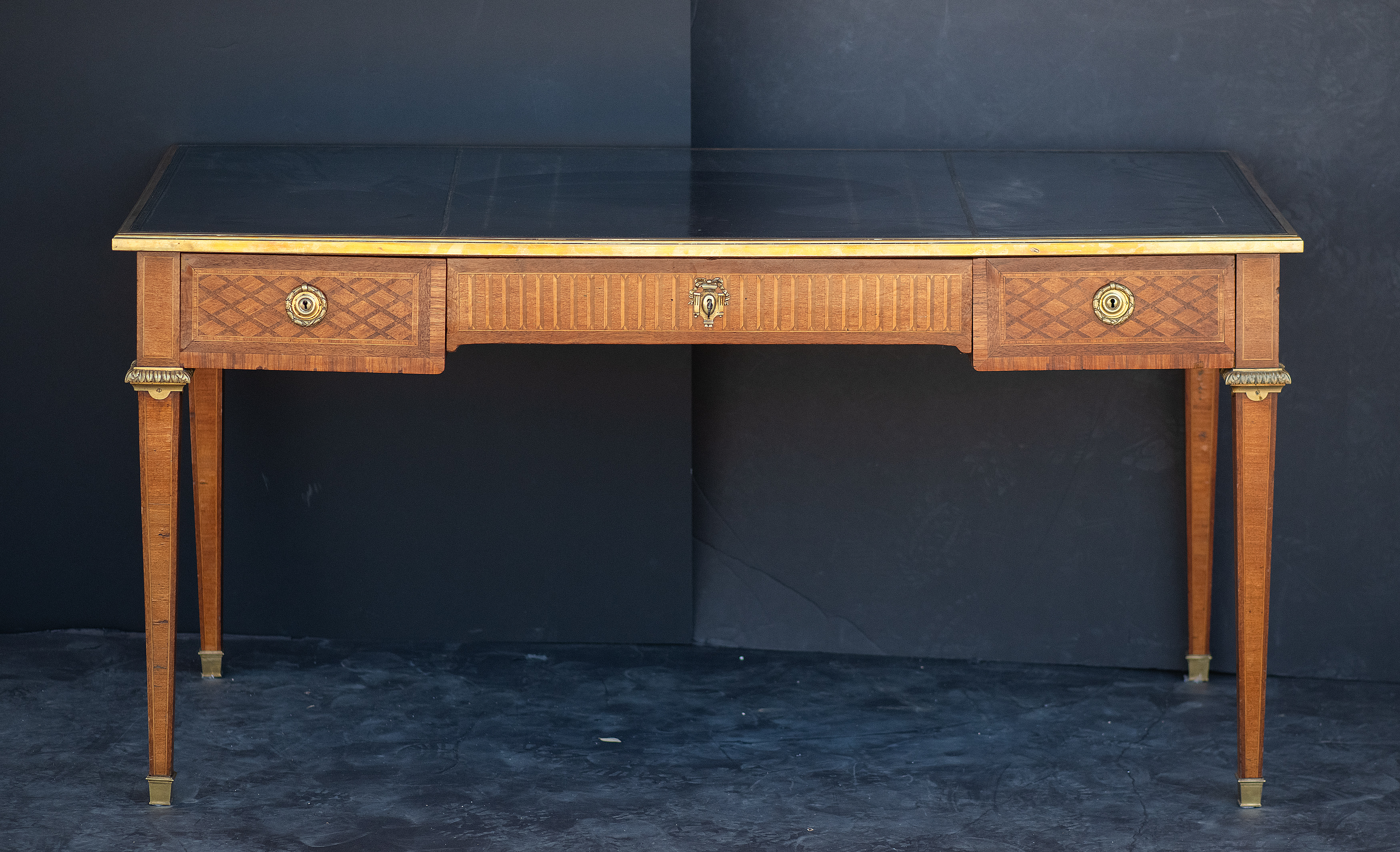 gg714_french_writing_table_with_black_leather_top_003