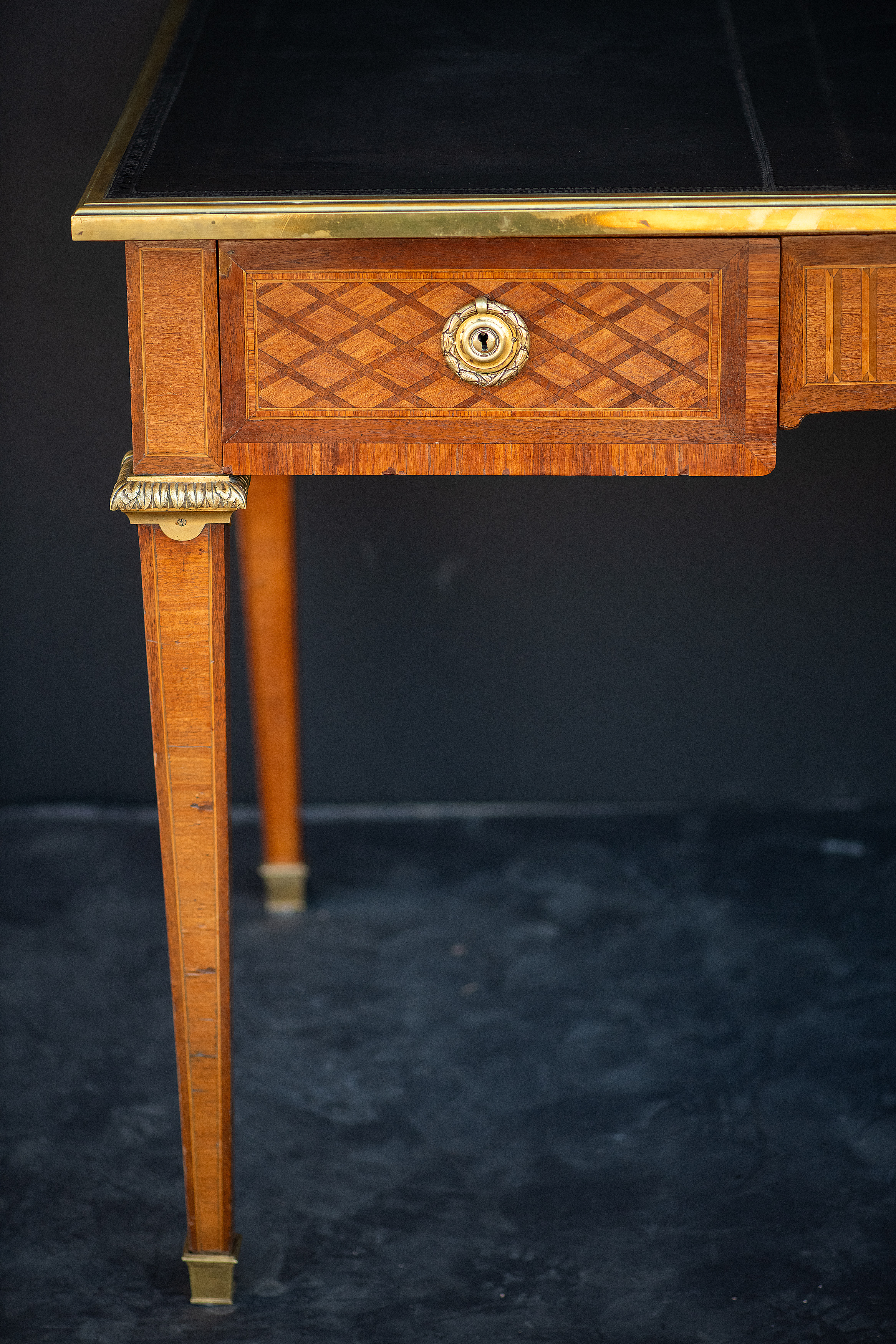 gg714_french_writing_table_with_black_leather_top_005