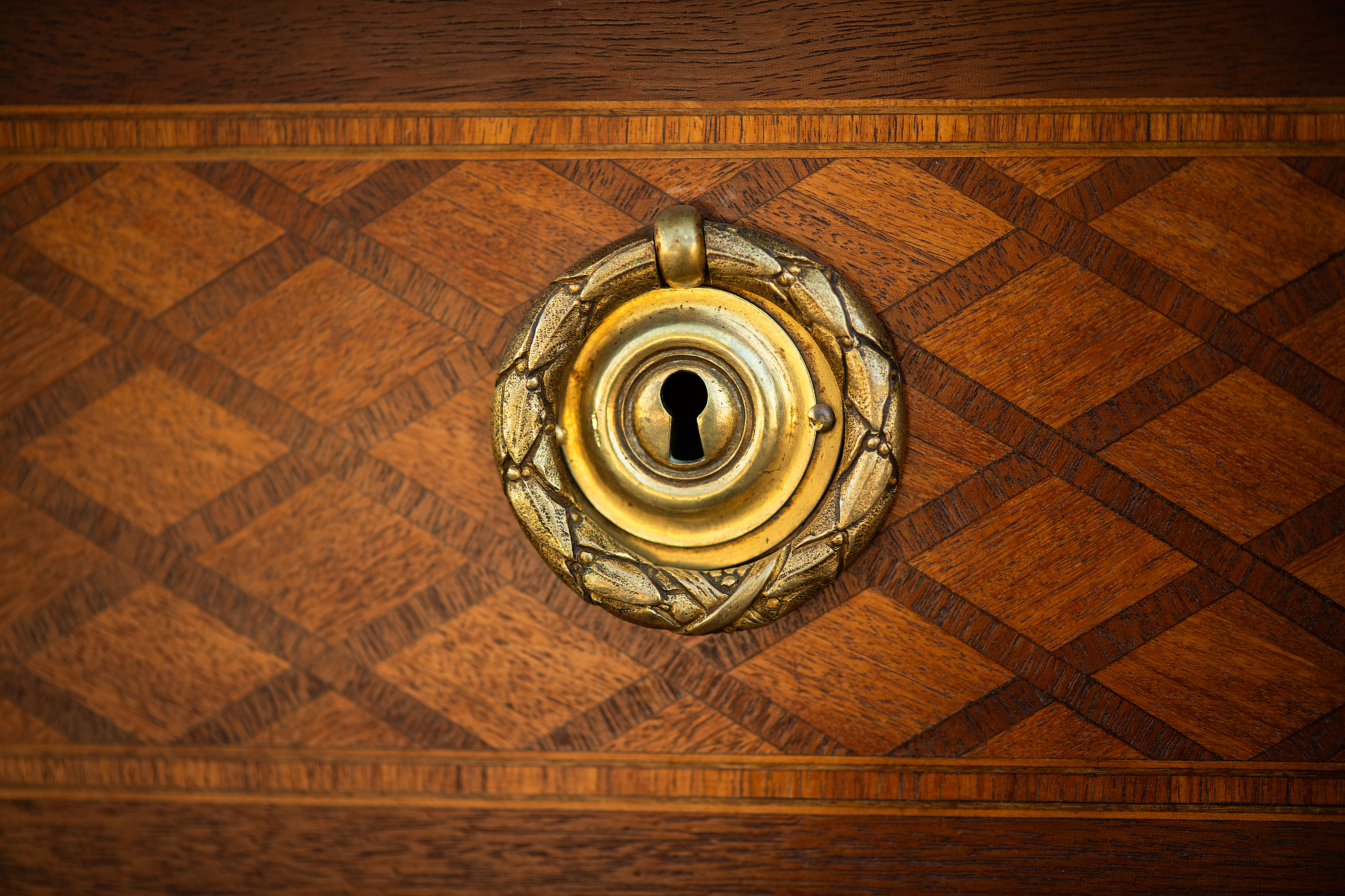 gg714_french_writing_table_with_black_leather_top_007