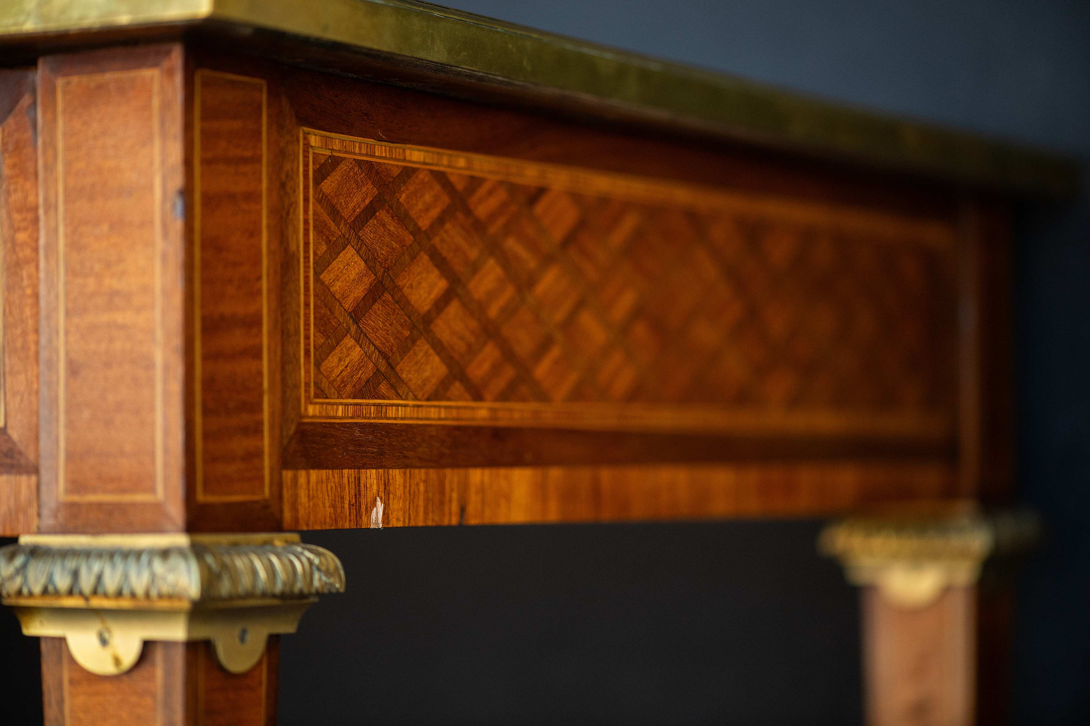 gg714_french_writing_table_with_black_leather_top_008