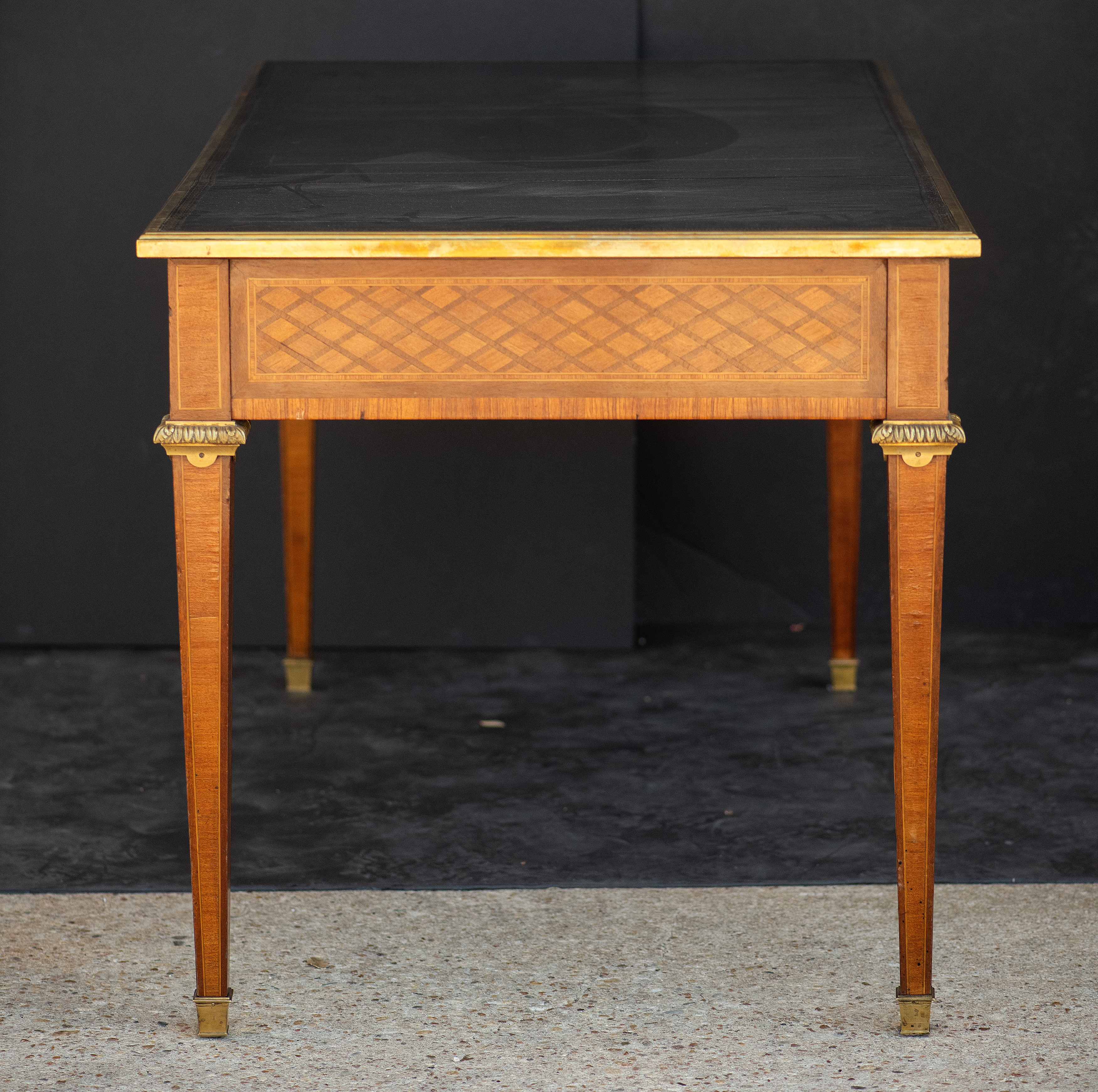 gg714_french_writing_table_with_black_leather_top_010