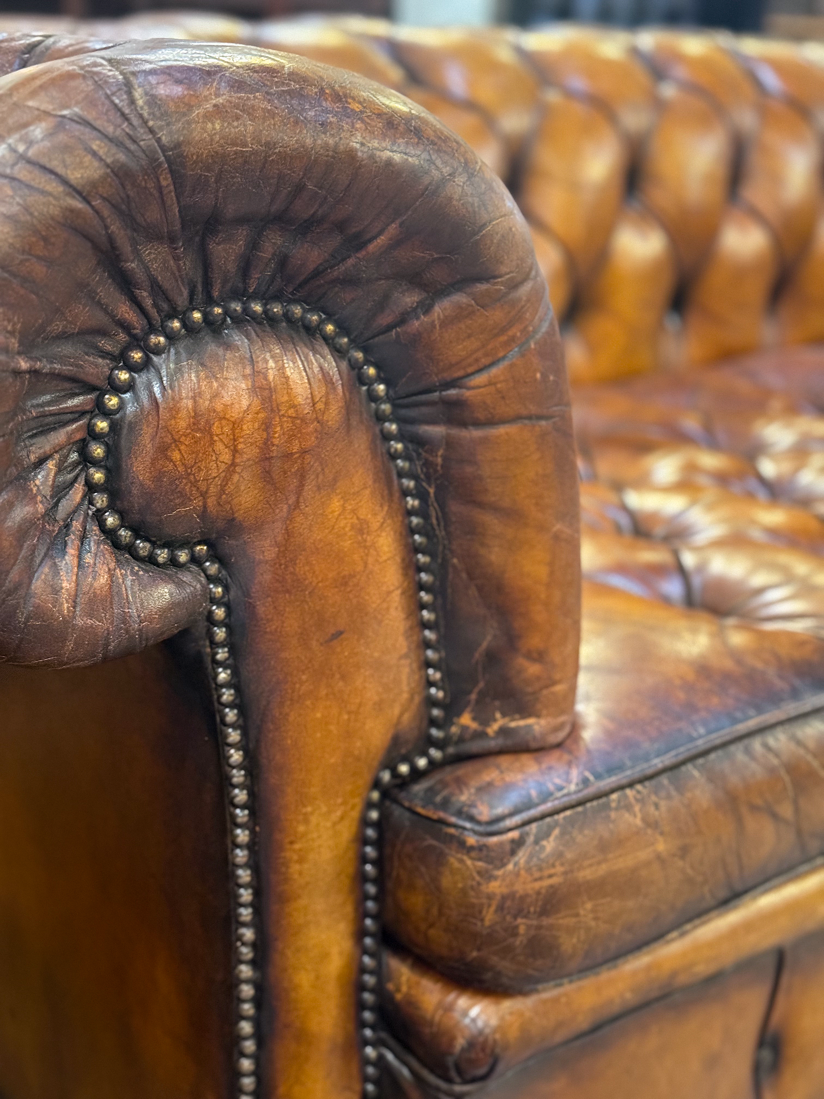 gg722_english_chesterfield_sofa_007