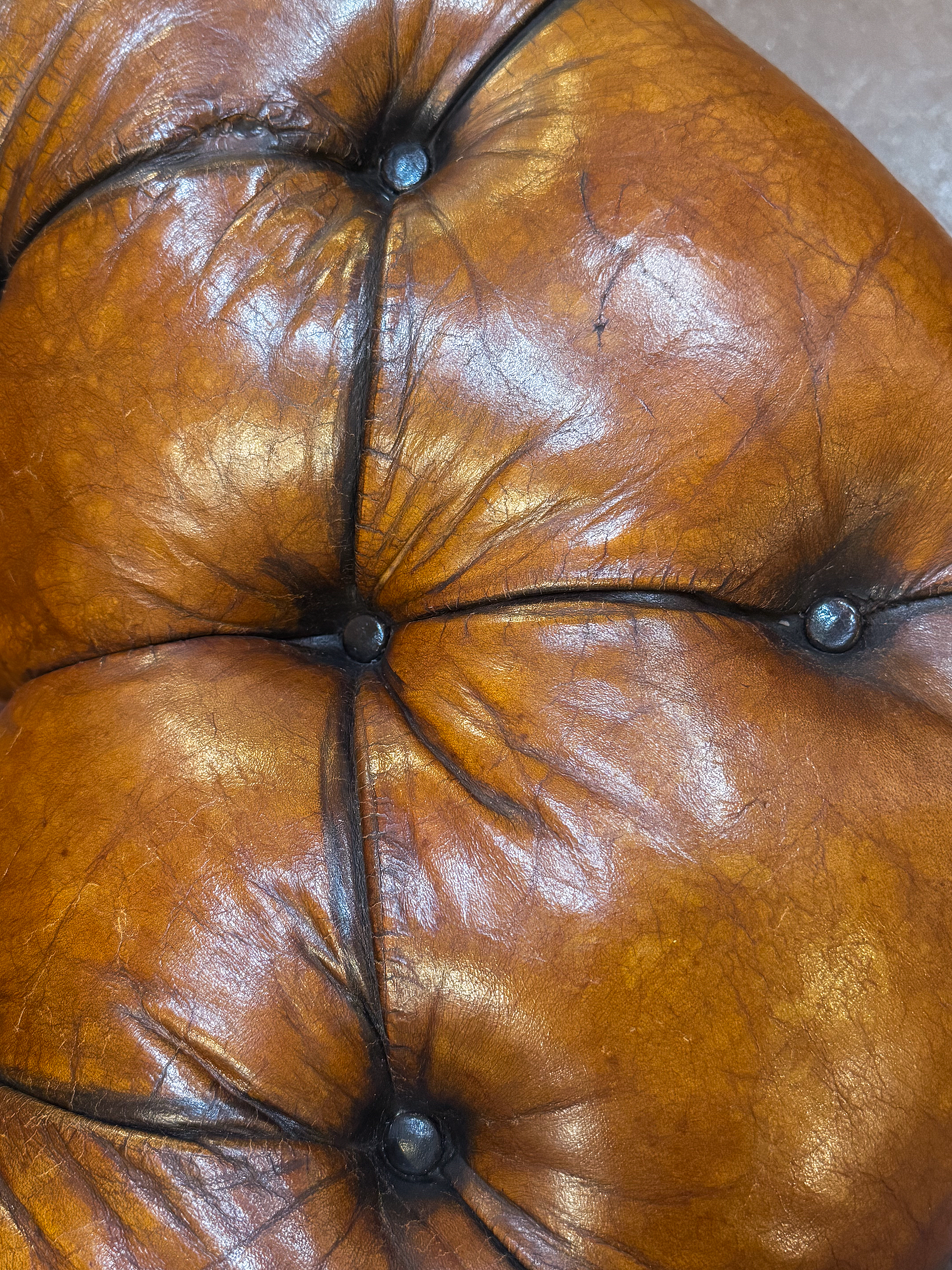 gg722_english_chesterfield_sofa_013