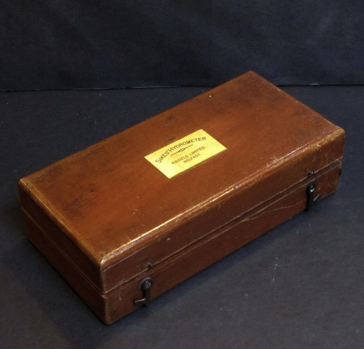 m0977_sikes_hydrometer_box_1