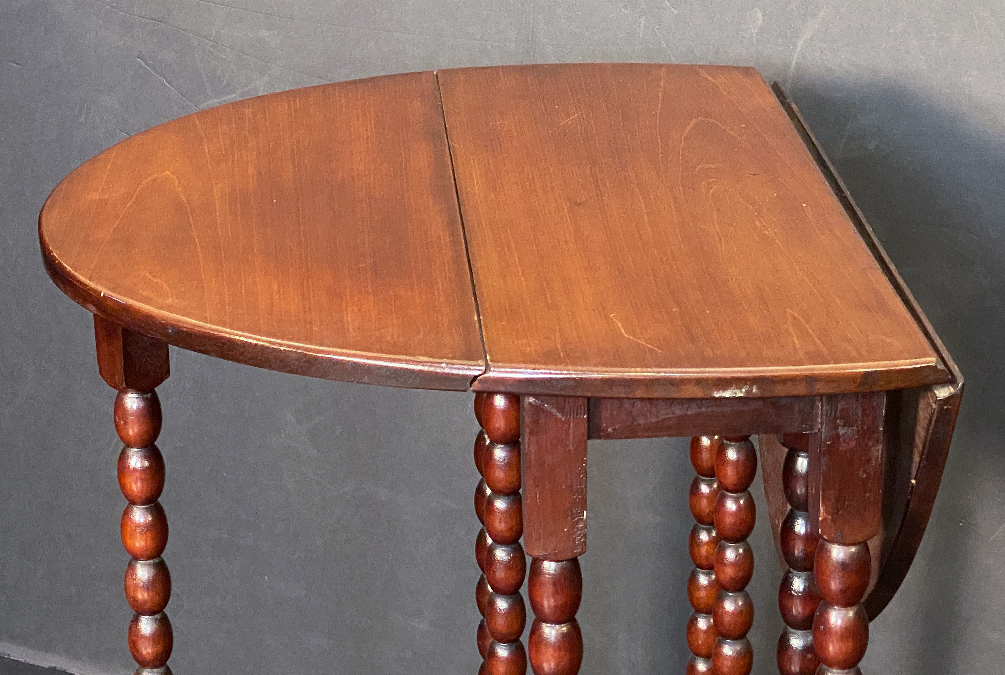 q2313_english_bobbin_table_22