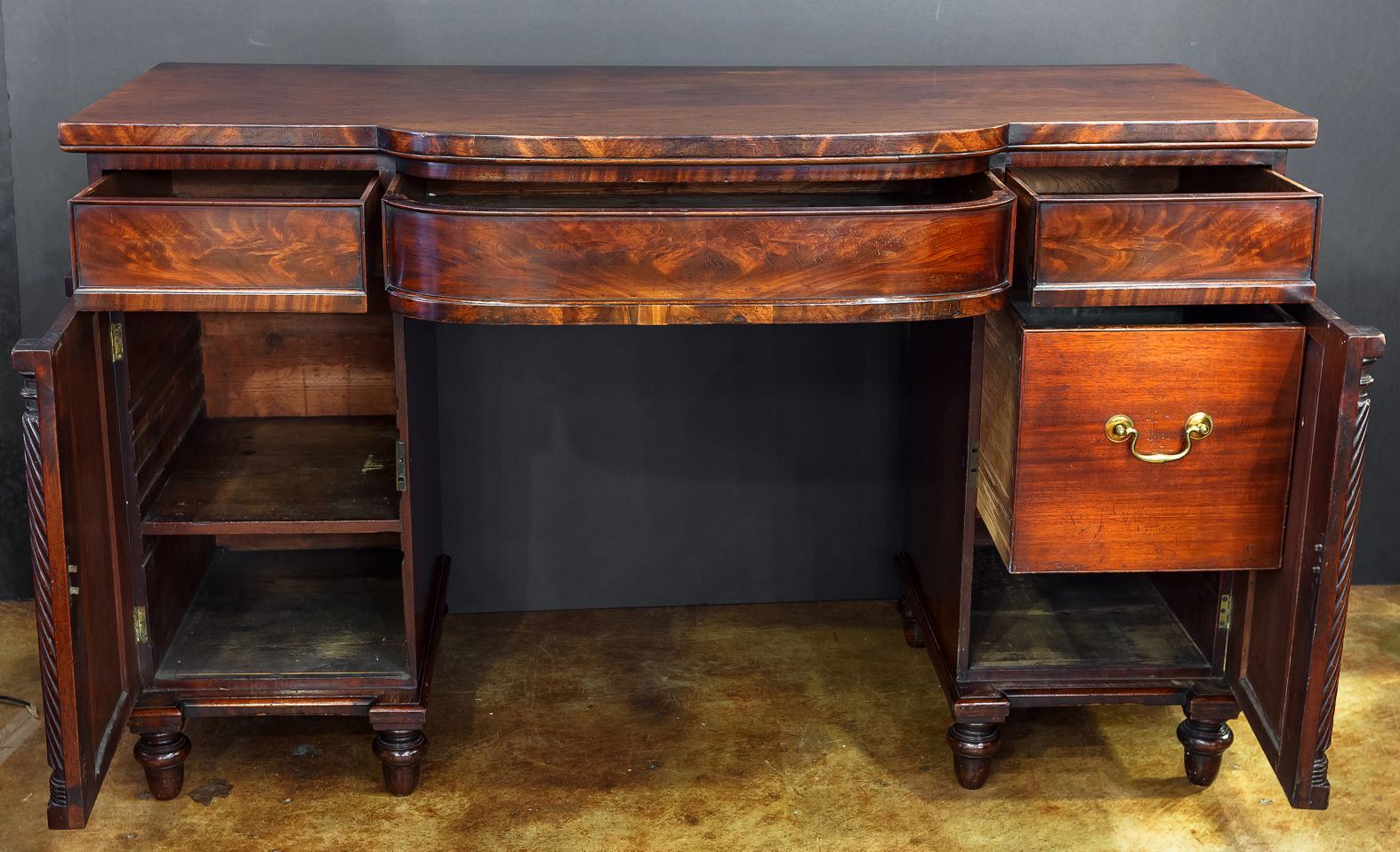 t3364_sideboard_open