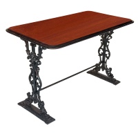 img_0005a_ee006_bar-pub_table