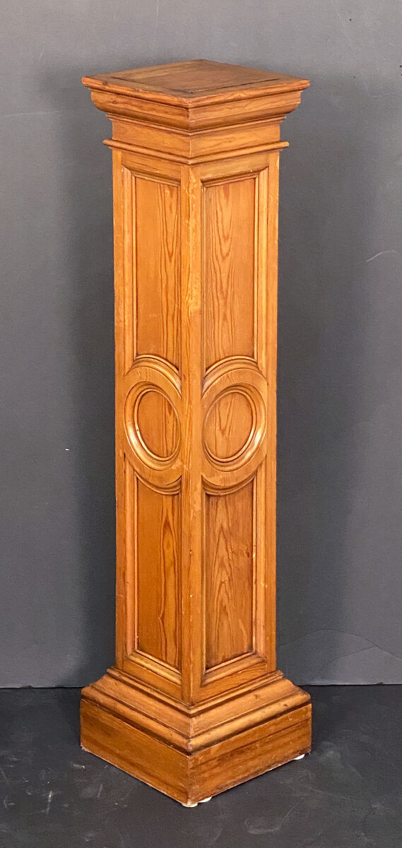 v0592_pine_pedestal_20_l_e_a_d