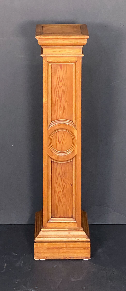 v0592_pine_pedestal_22