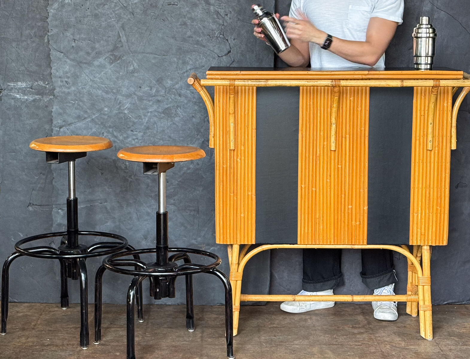 w1080_bamboo_bar_with_leather_top_007