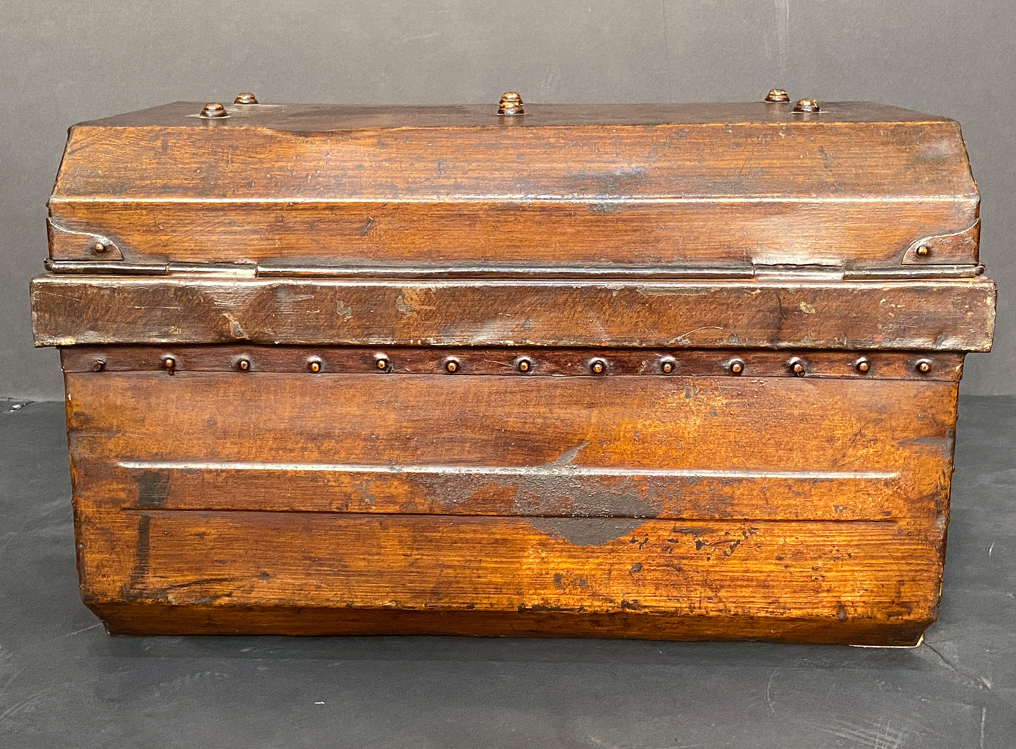 x1067_tin_trunk_10_1890853247