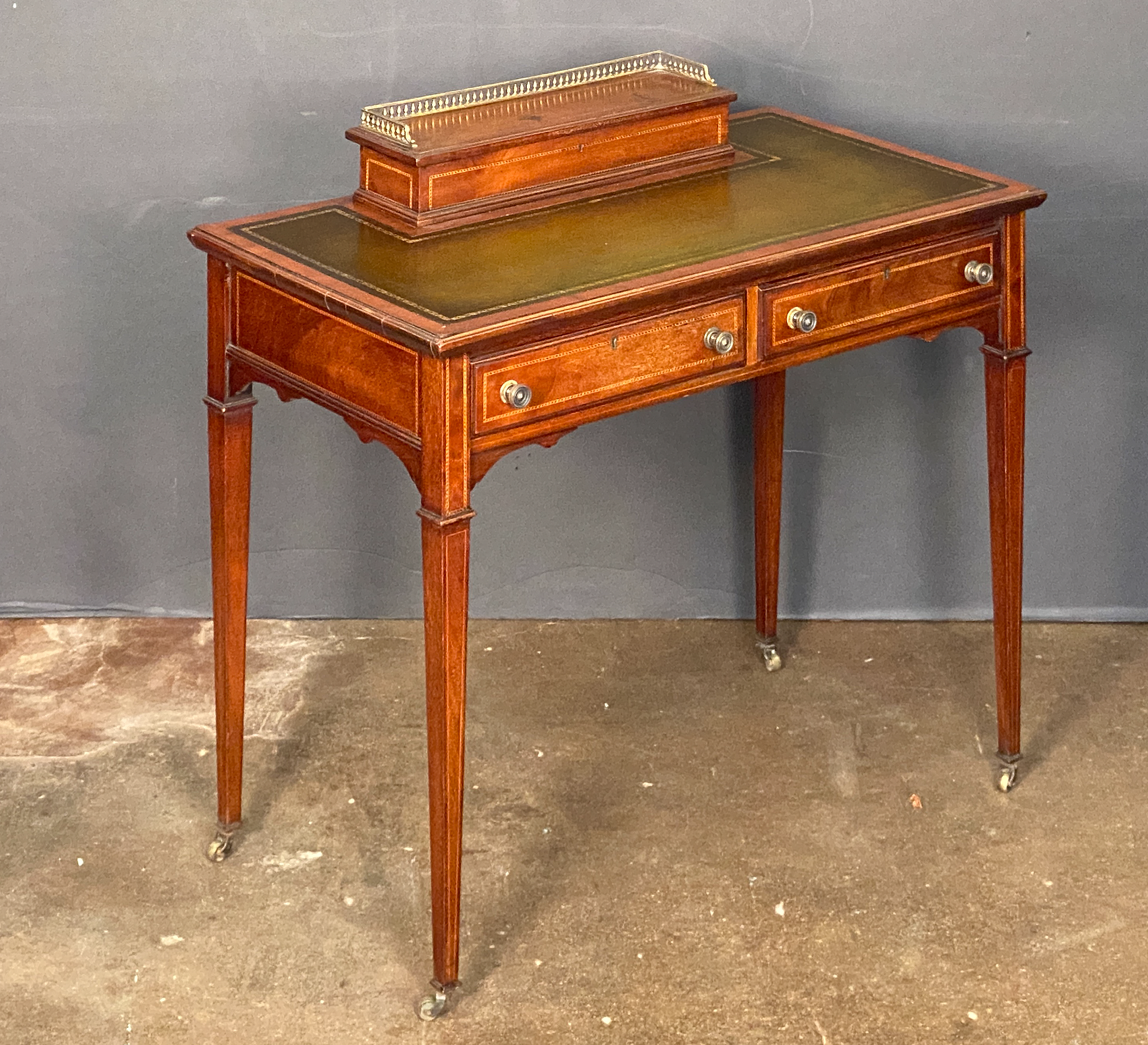 x1184_leather_top_mahogany_desk_1_l_e_a_d