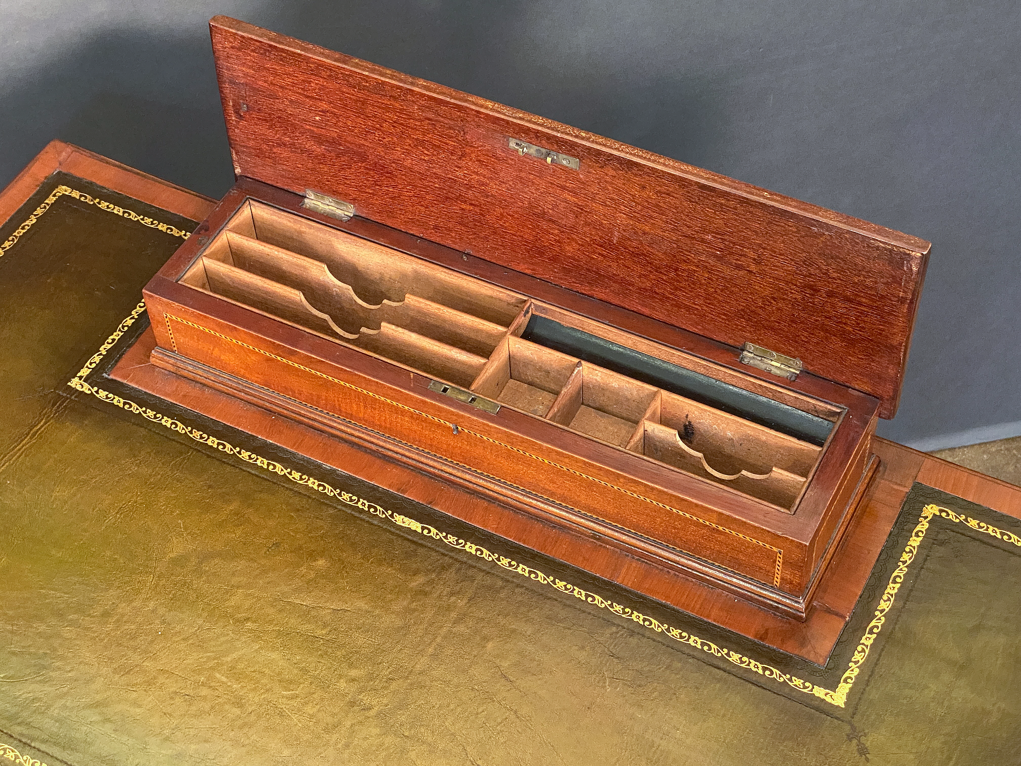 x1184_leather_top_mahogany_desk_40